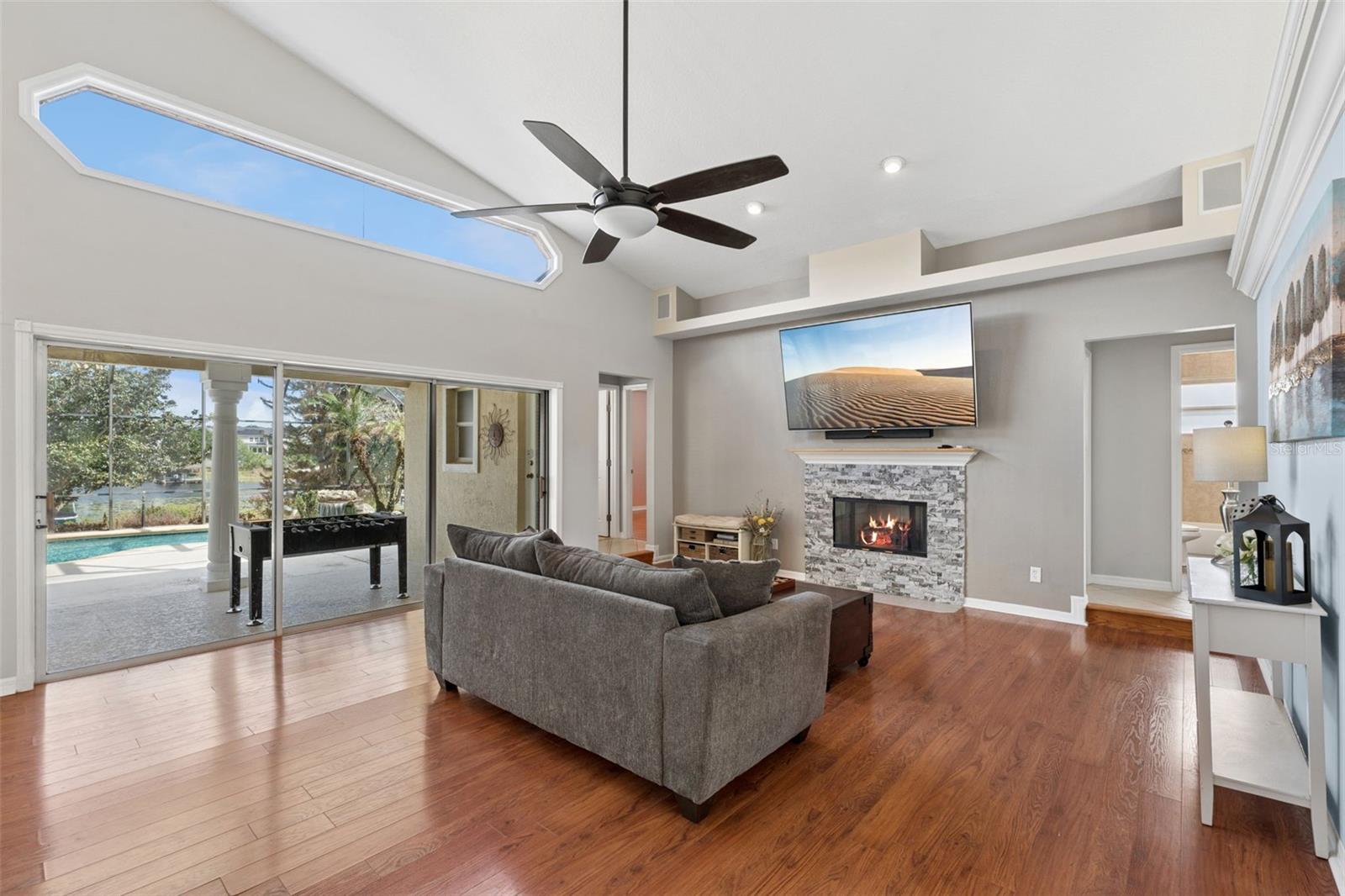 Image 13 of 82 For 16941 Magnolia Island Boulevard