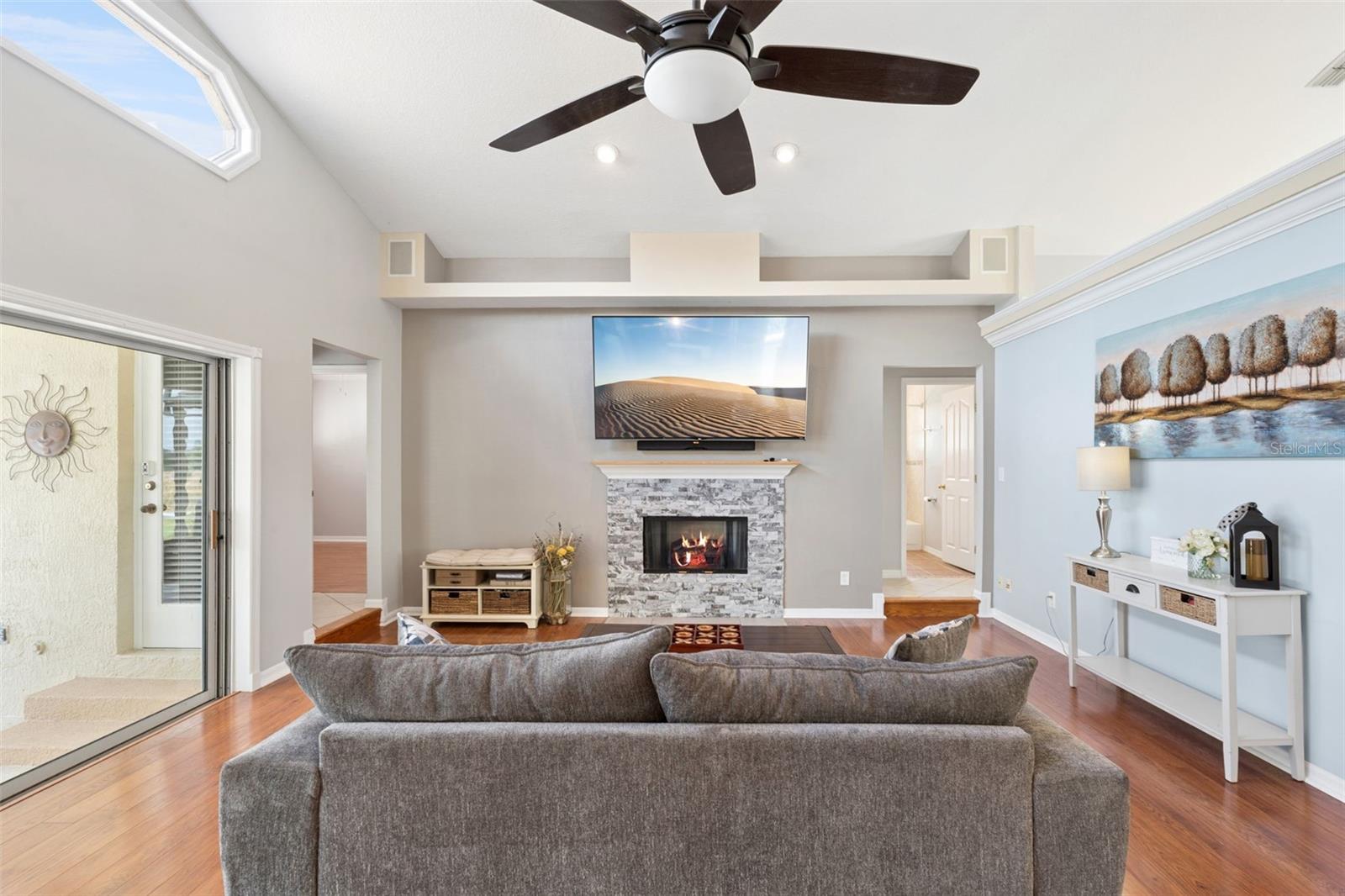 Image 14 of 82 For 16941 Magnolia Island Boulevard