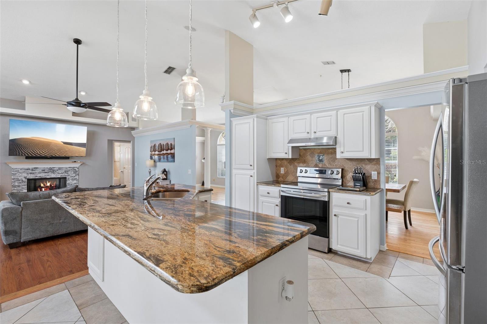 Image 19 of 82 For 16941 Magnolia Island Boulevard