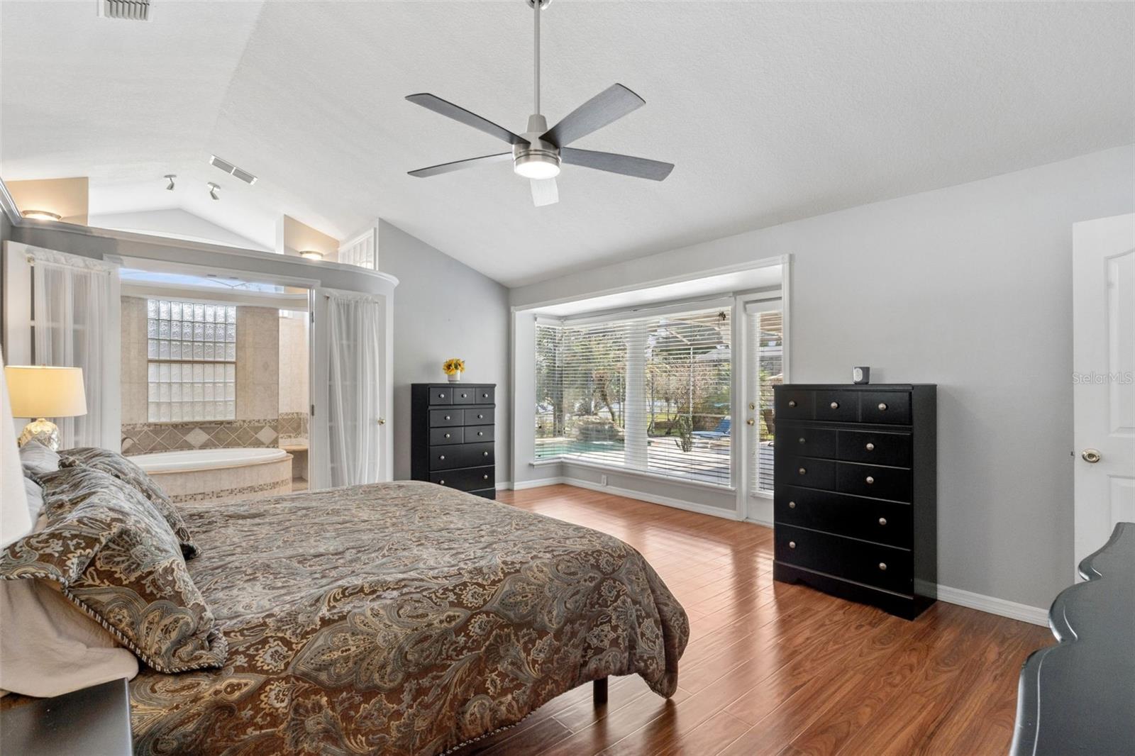 Image 23 of 82 For 16941 Magnolia Island Boulevard