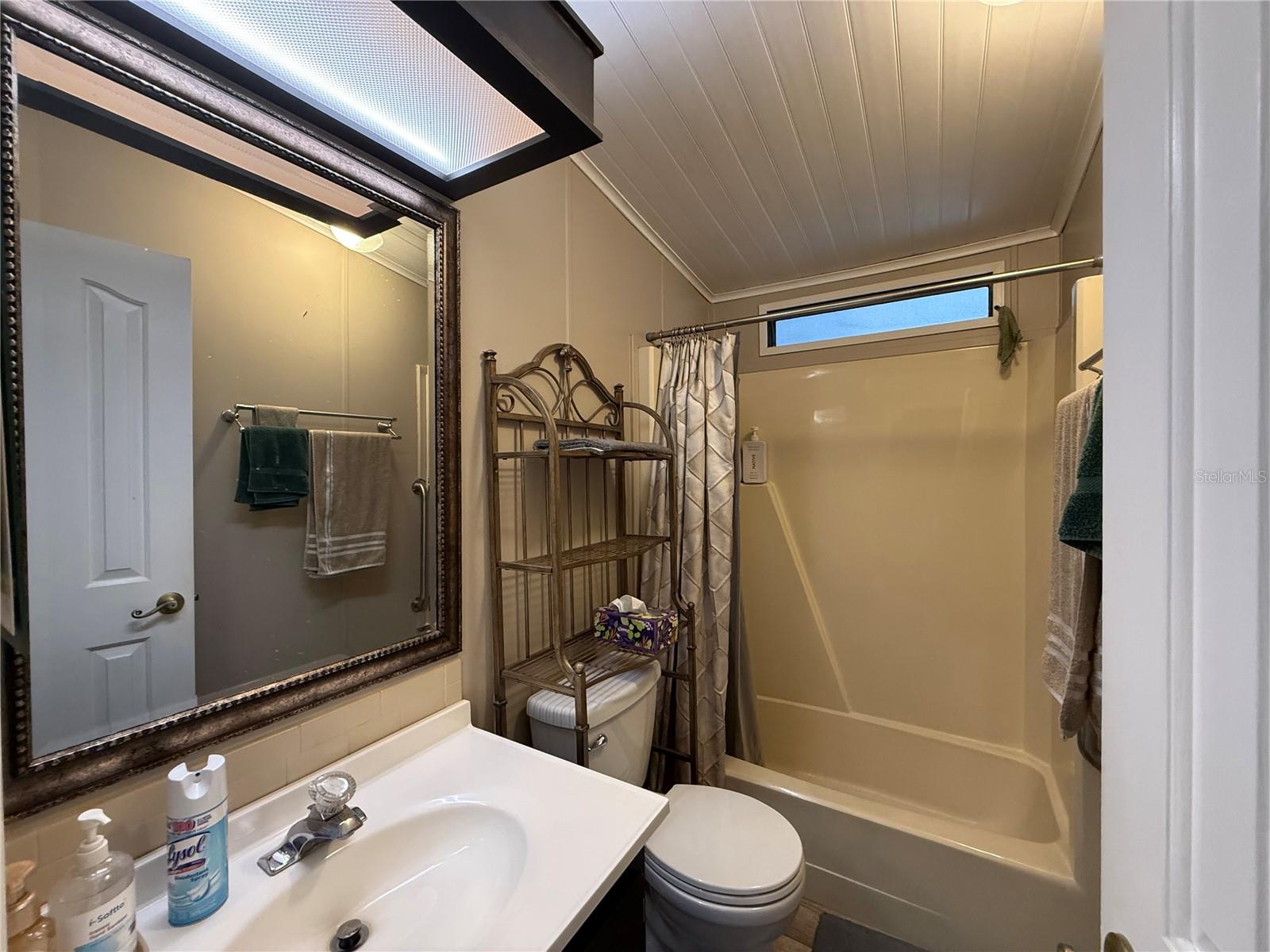 Image 17 of 22 For 807 Oak Boulevard