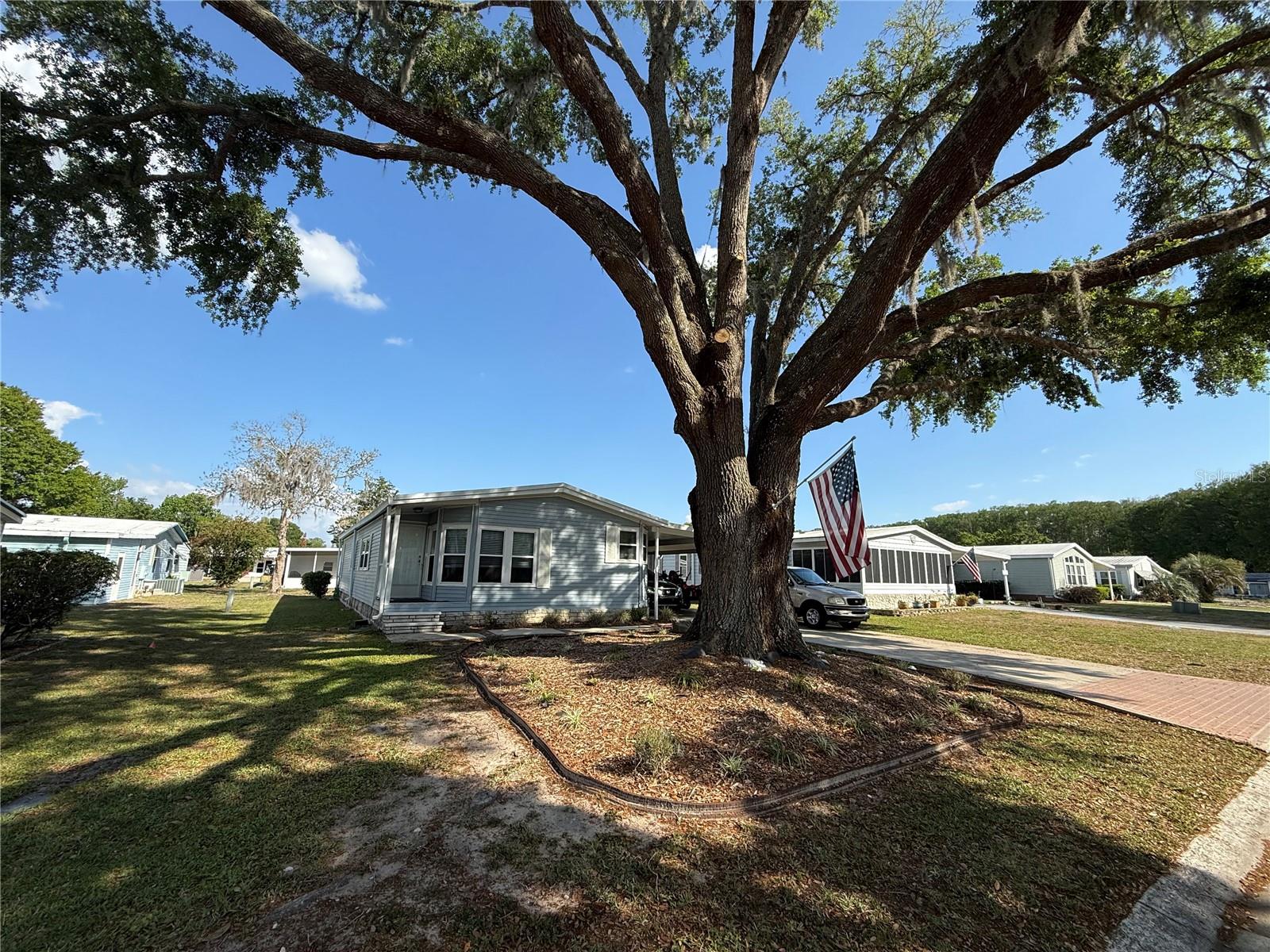 Image 2 of 22 For 807 Oak Boulevard