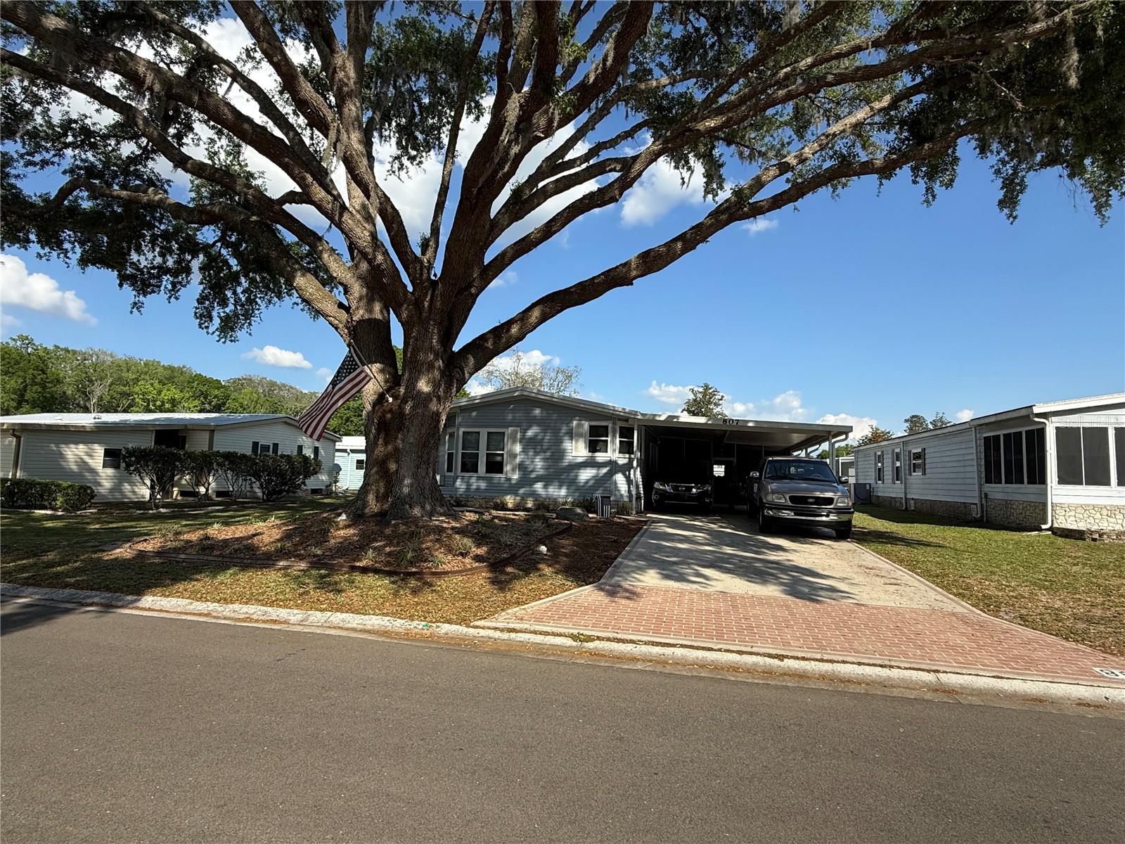 Image 3 of 22 For 807 Oak Boulevard