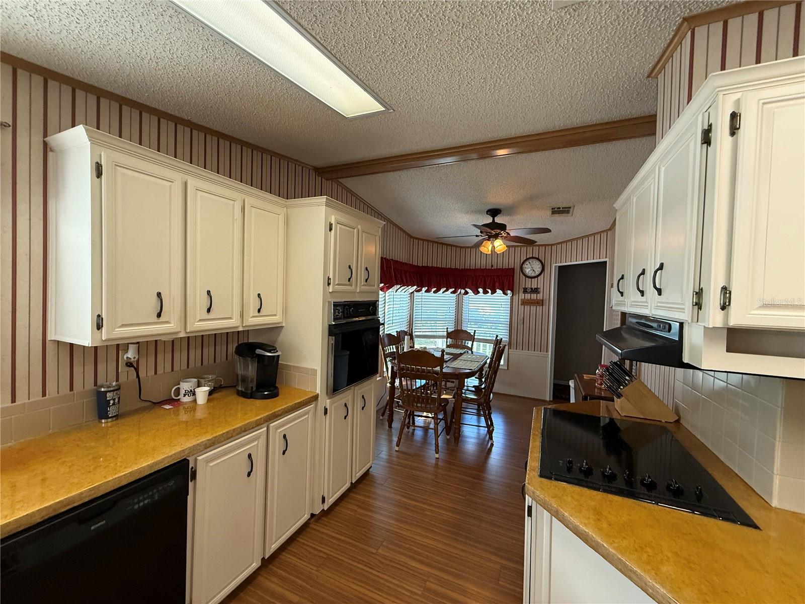 Image 5 of 22 For 807 Oak Boulevard