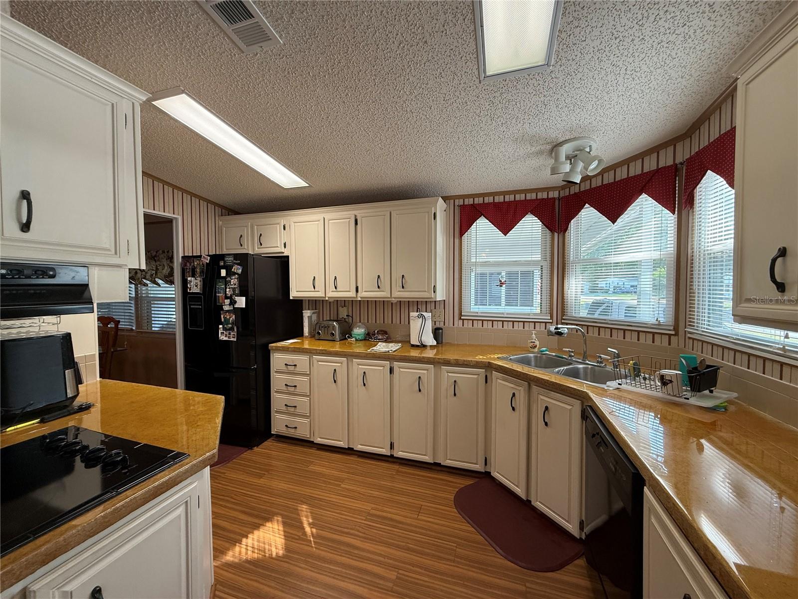 Image 6 of 22 For 807 Oak Boulevard