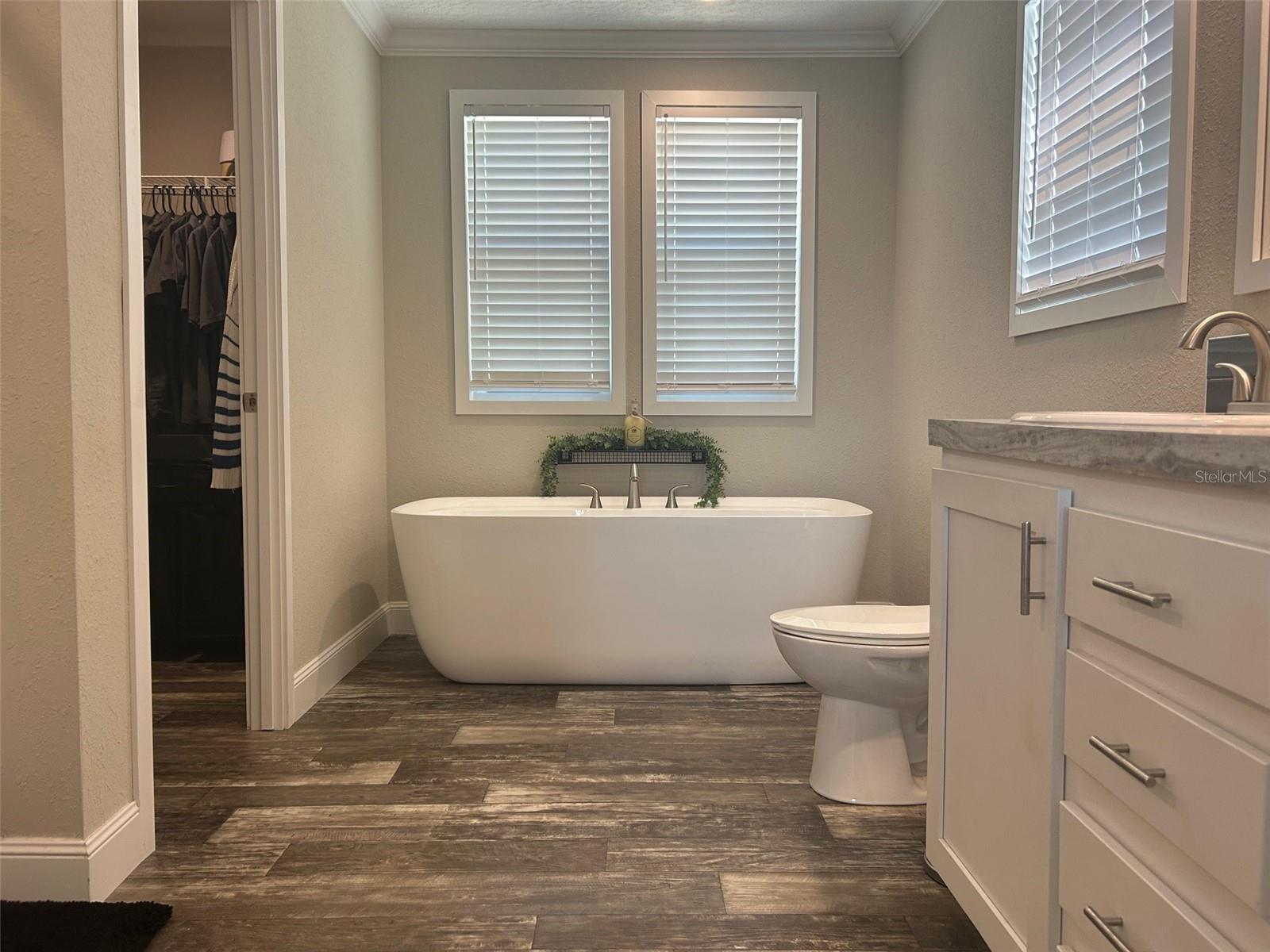 Image 18 of 29 For 4601 Oak Street