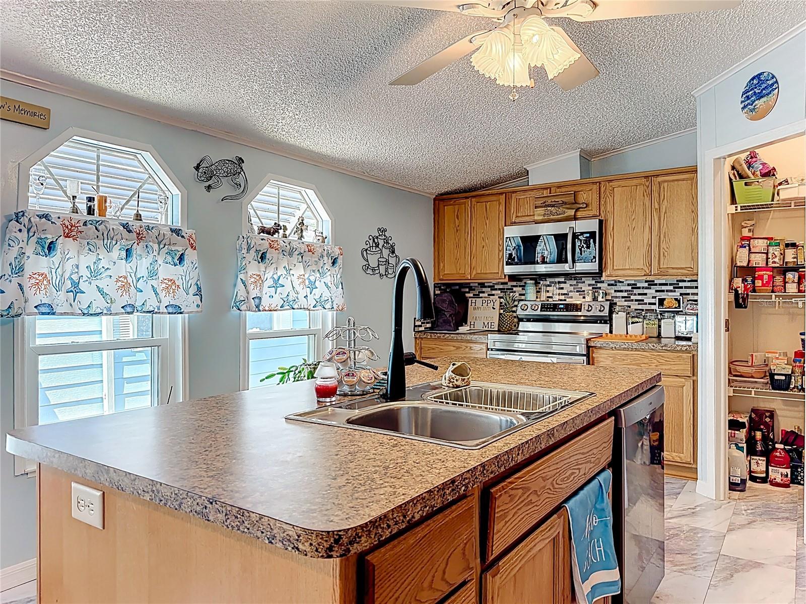 Image 14 of 38 For 2523 Karen Drive