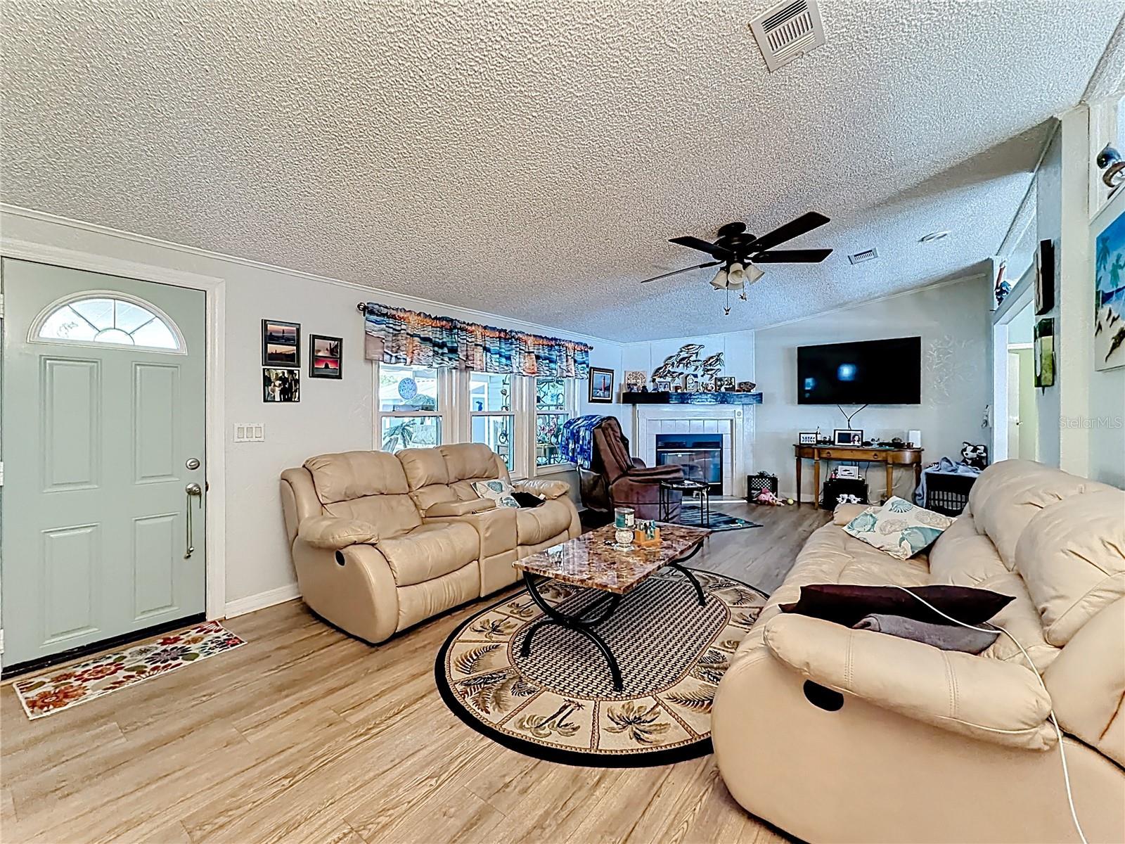 Image 6 of 38 For 2523 Karen Drive