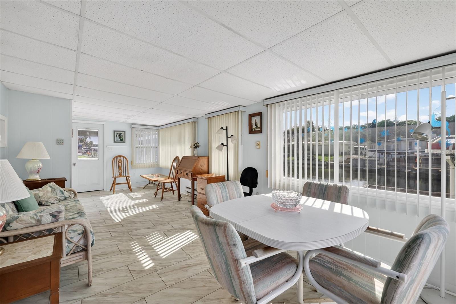 Image 9 of 30 For 31701 Kelly Circle