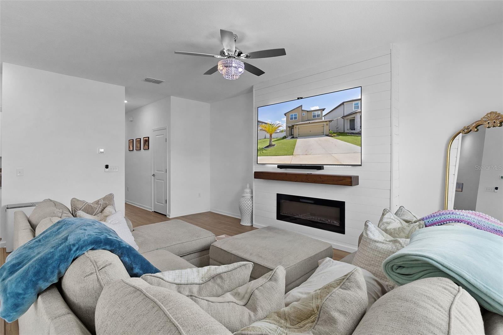 Image 9 of 43 For 2141 Treasure Hill Street