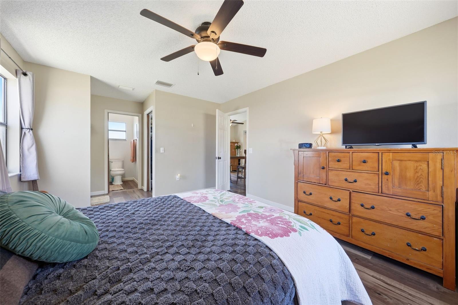 Image 13 of 47 For 12624 Glen Abbey