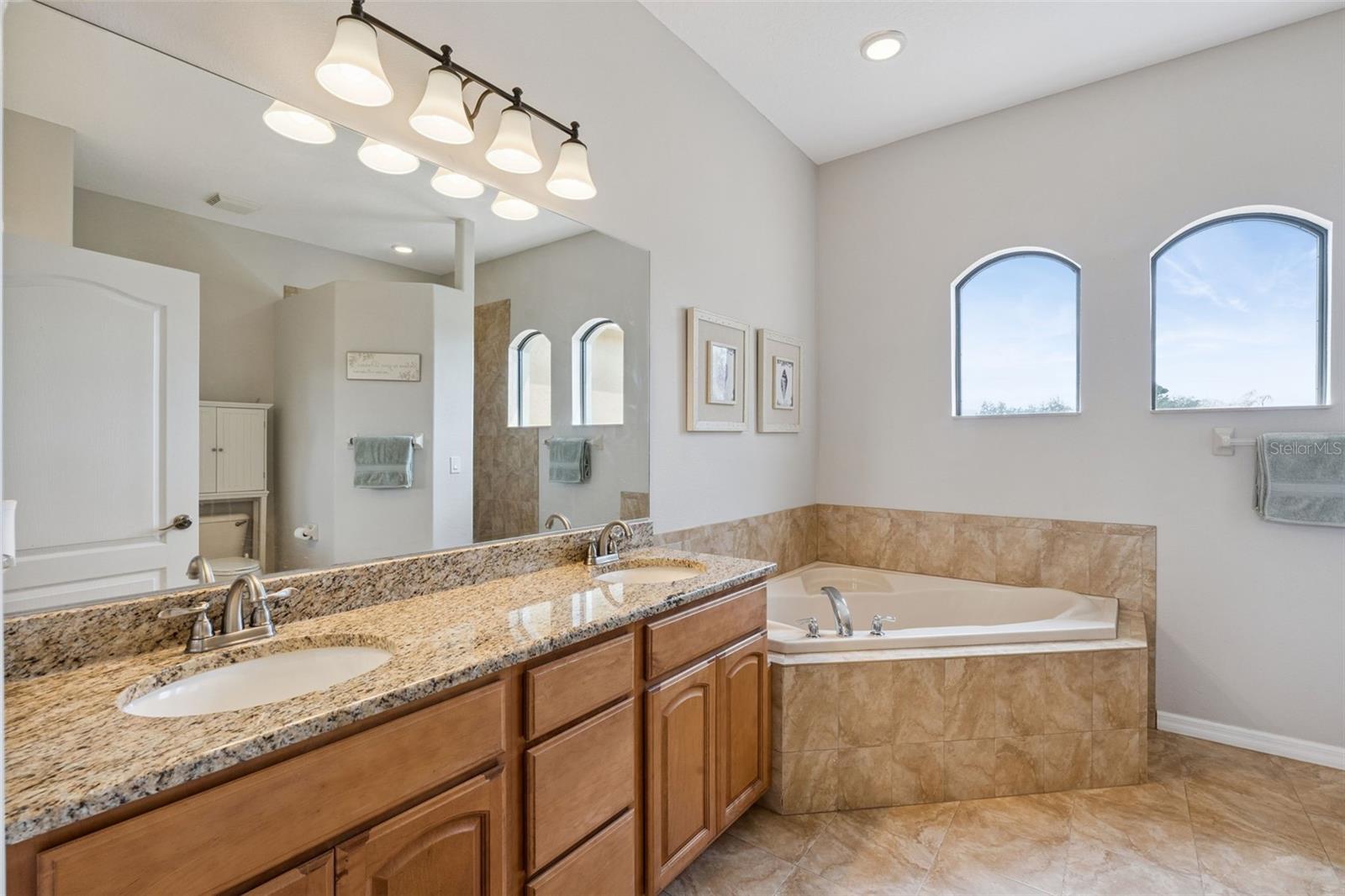 Image 12 of 40 For 7139 Groveland Farms Road