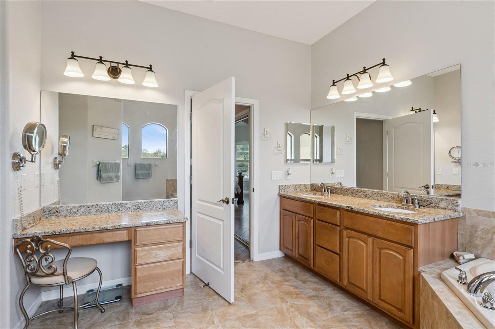 Image 13 of 40 For 7139 Groveland Farms Road