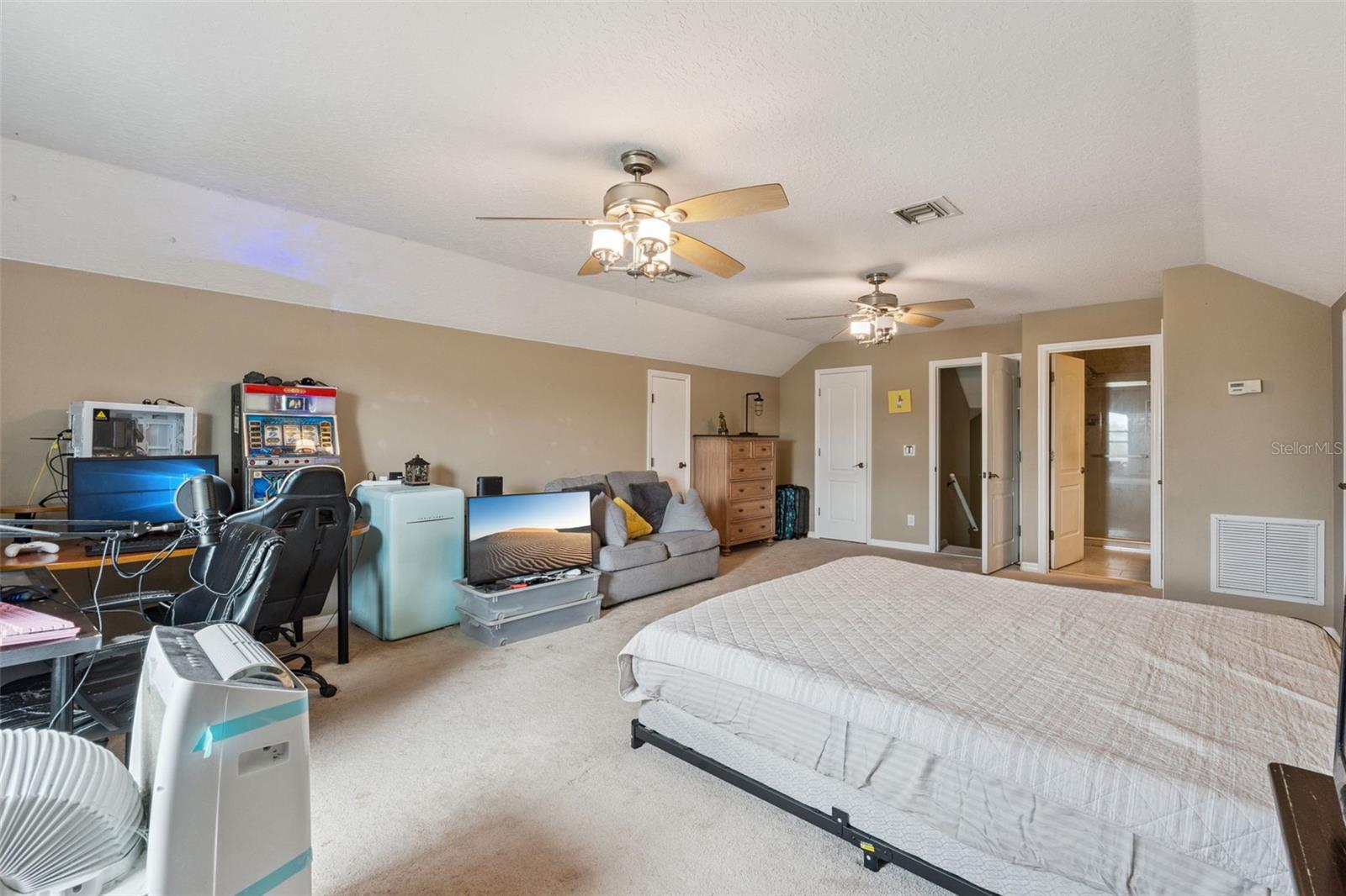 Image 21 of 40 For 7139 Groveland Farms Road