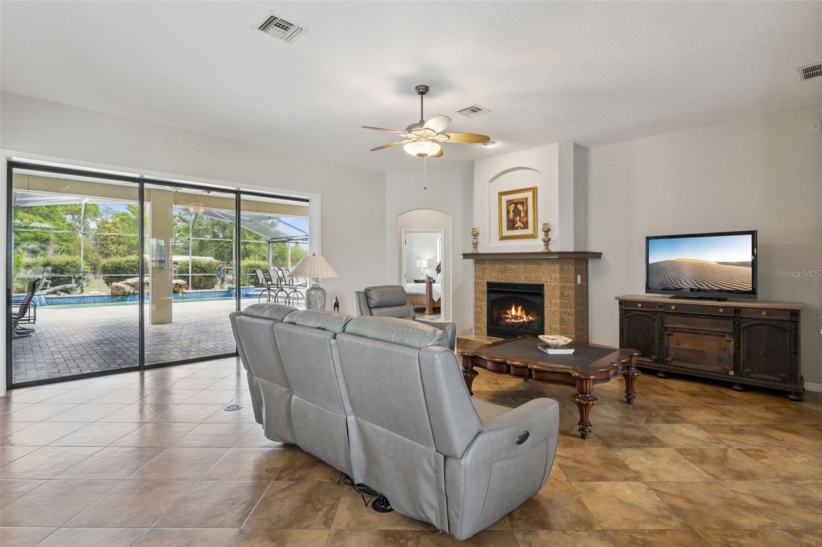 Image 3 of 40 For 7139 Groveland Farms Road