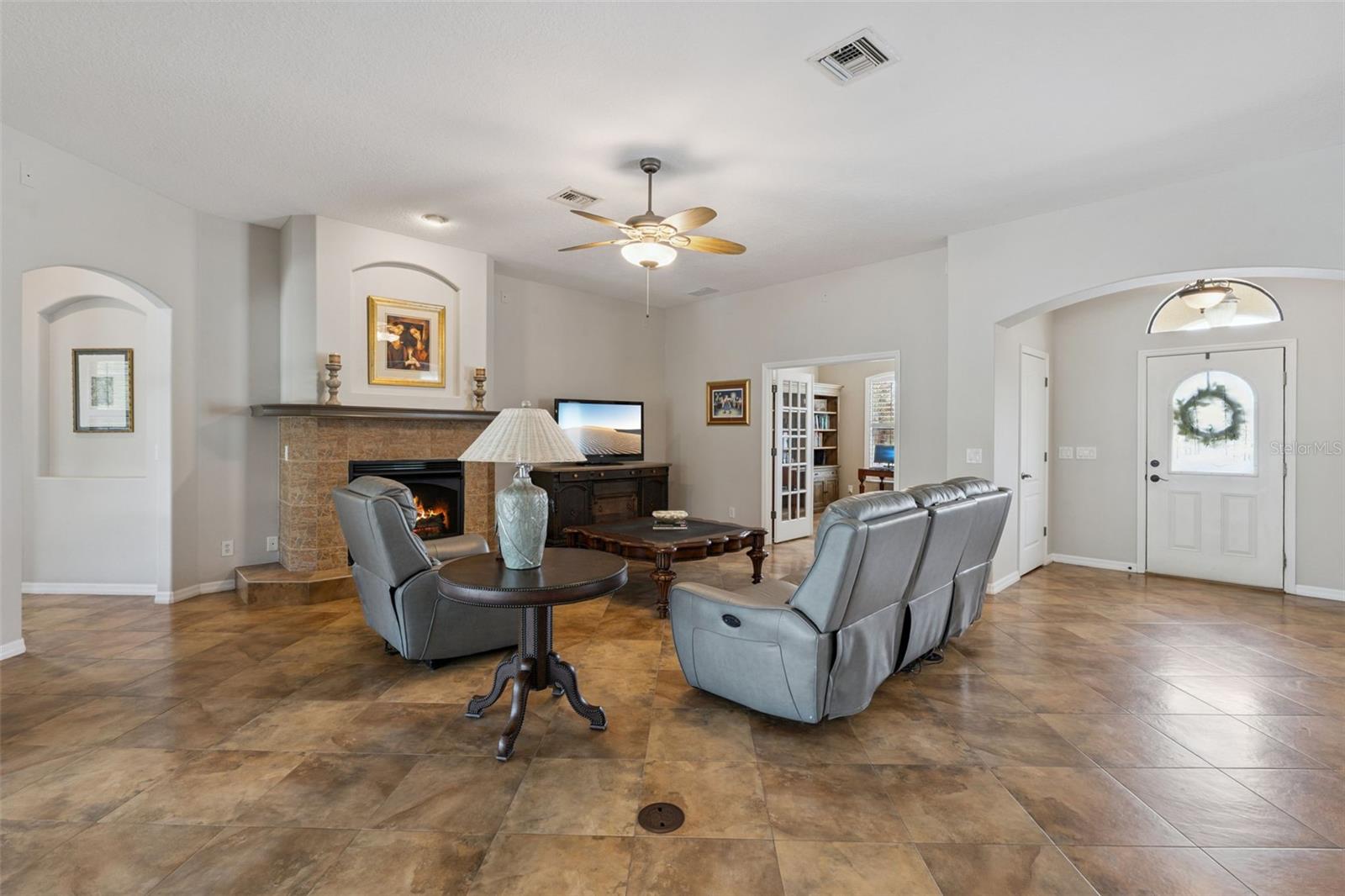 Image 4 of 40 For 7139 Groveland Farms Road