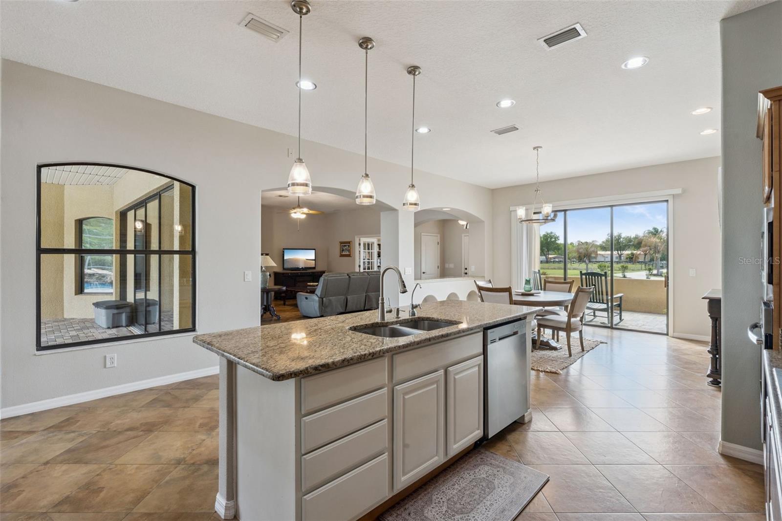 Image 6 of 40 For 7139 Groveland Farms Road