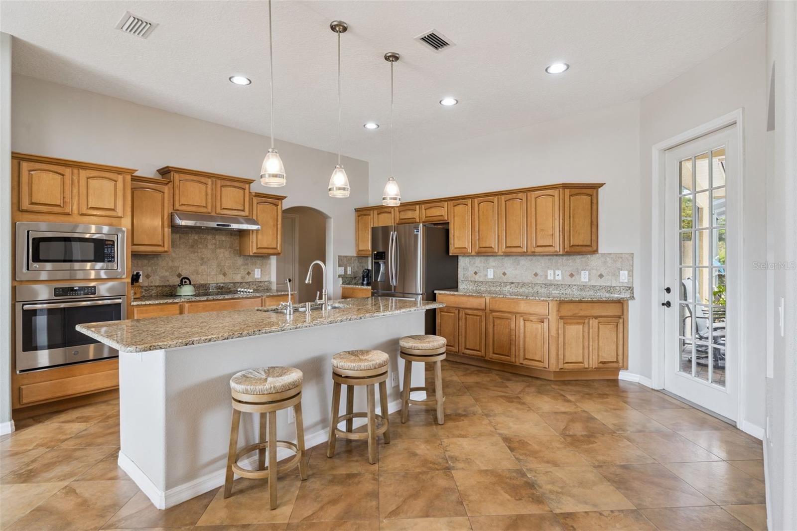 Image 7 of 40 For 7139 Groveland Farms Road