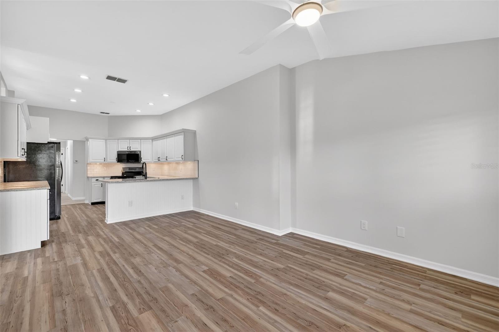 Image 10 of 42 For 6027 Spring Creek Court