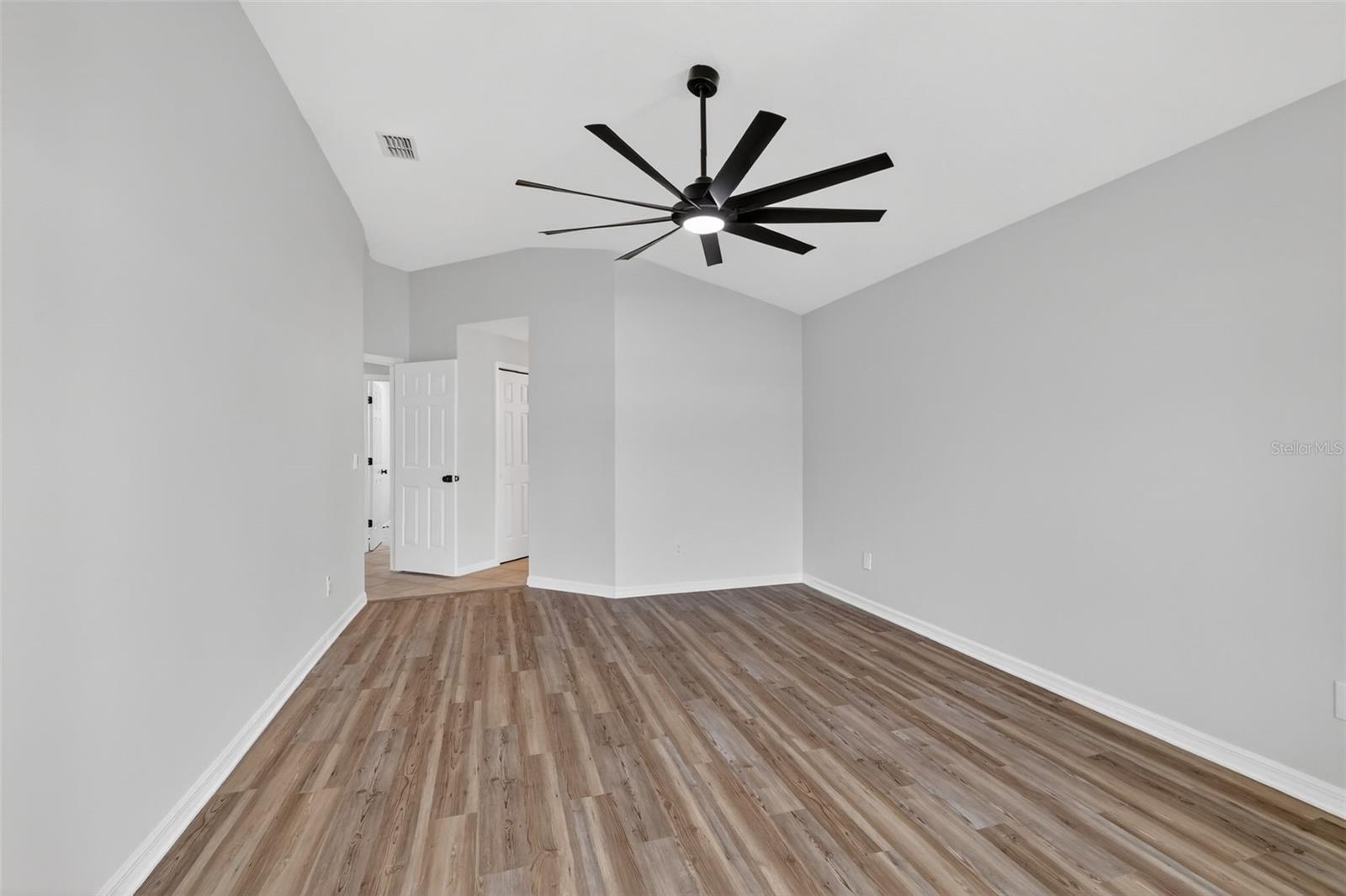 Image 19 of 42 For 6027 Spring Creek Court