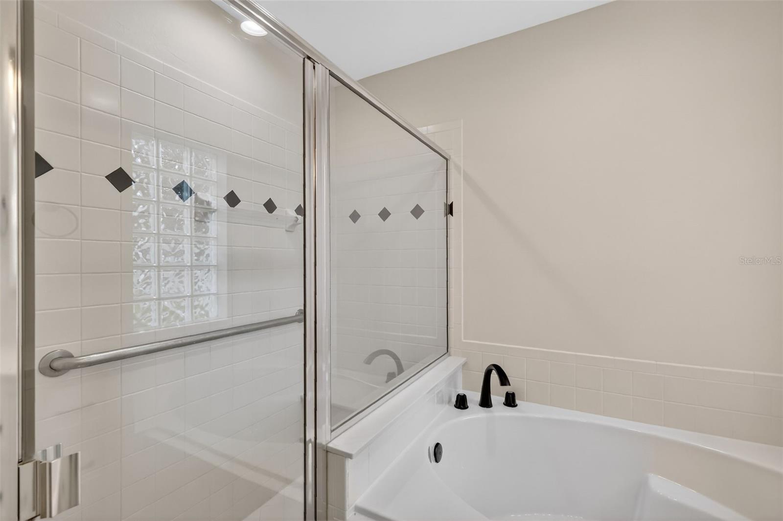 Image 21 of 42 For 6027 Spring Creek Court