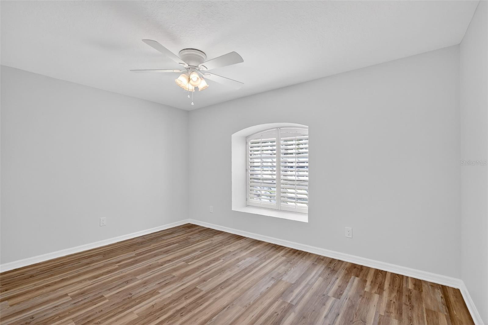 Image 22 of 42 For 6027 Spring Creek Court