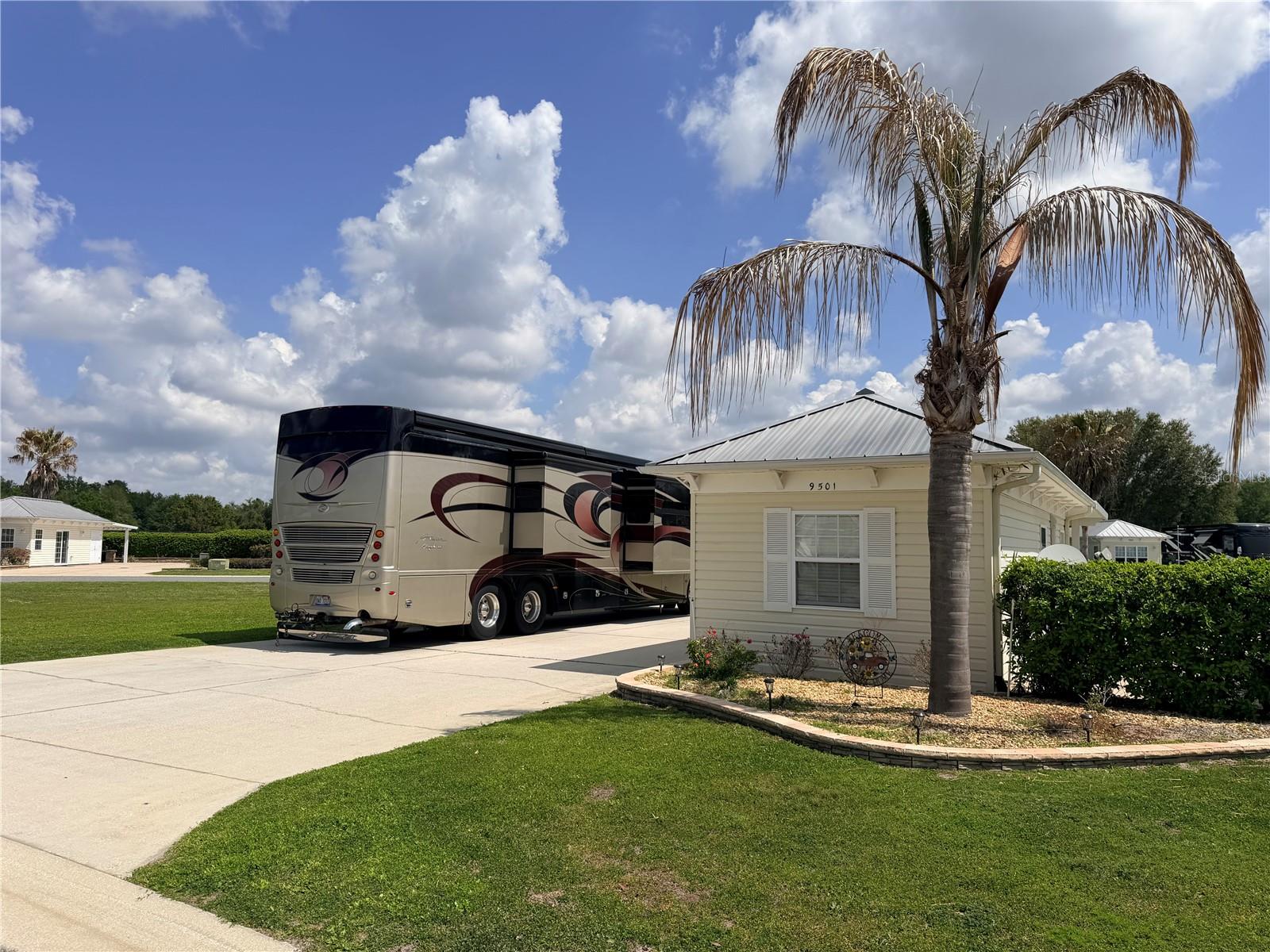 Image 4 of 35 For 9501 47th Way