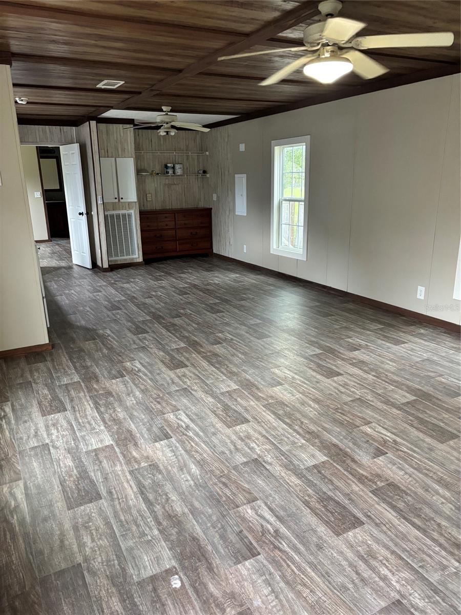 Image 17 of 43 For 11511 110th Terrace