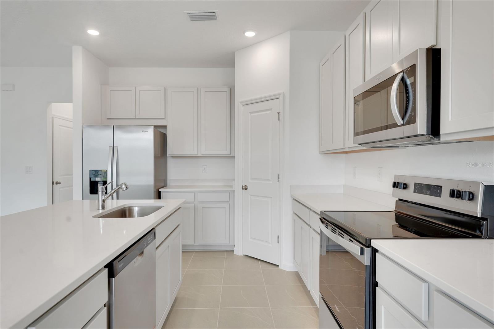 Image 18 of 32 For 2007 Firethorn Loop