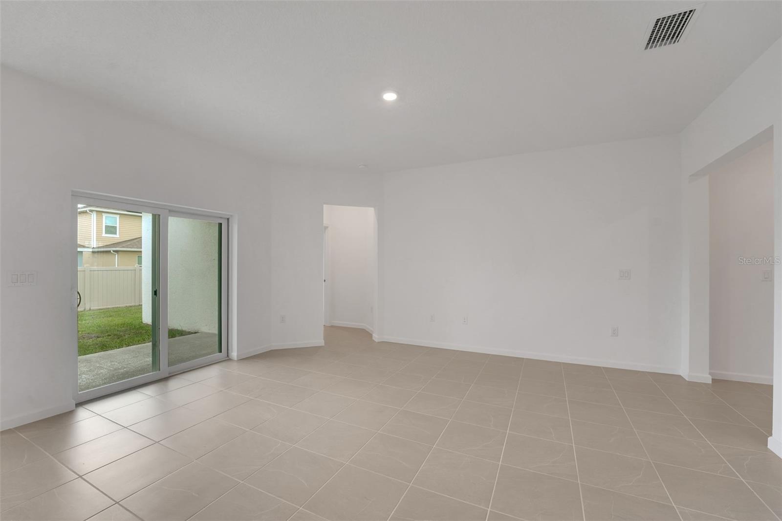 Image 21 of 32 For 2007 Firethorn Loop