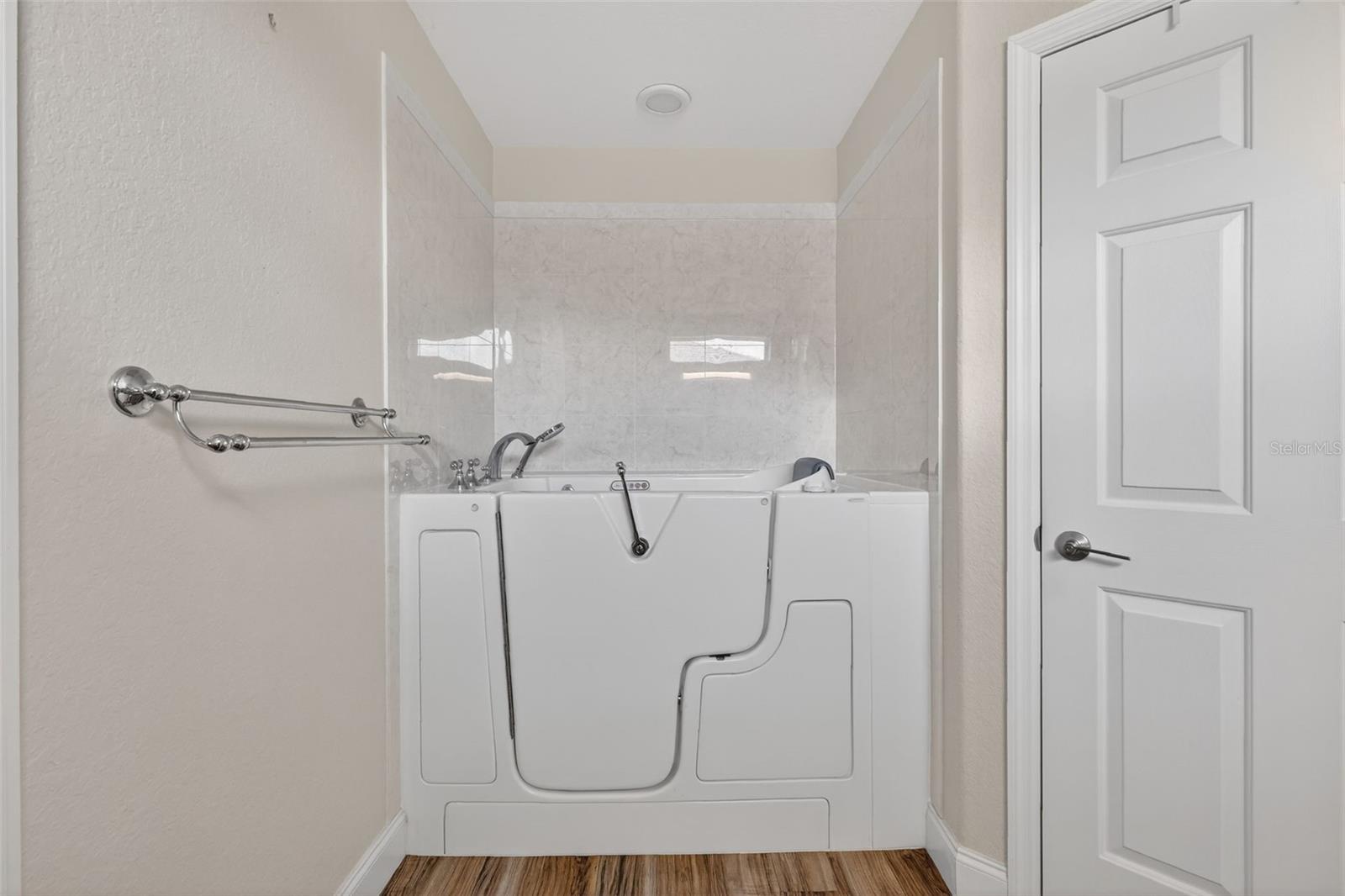 Image 24 of 29 For 13811 85th Circle