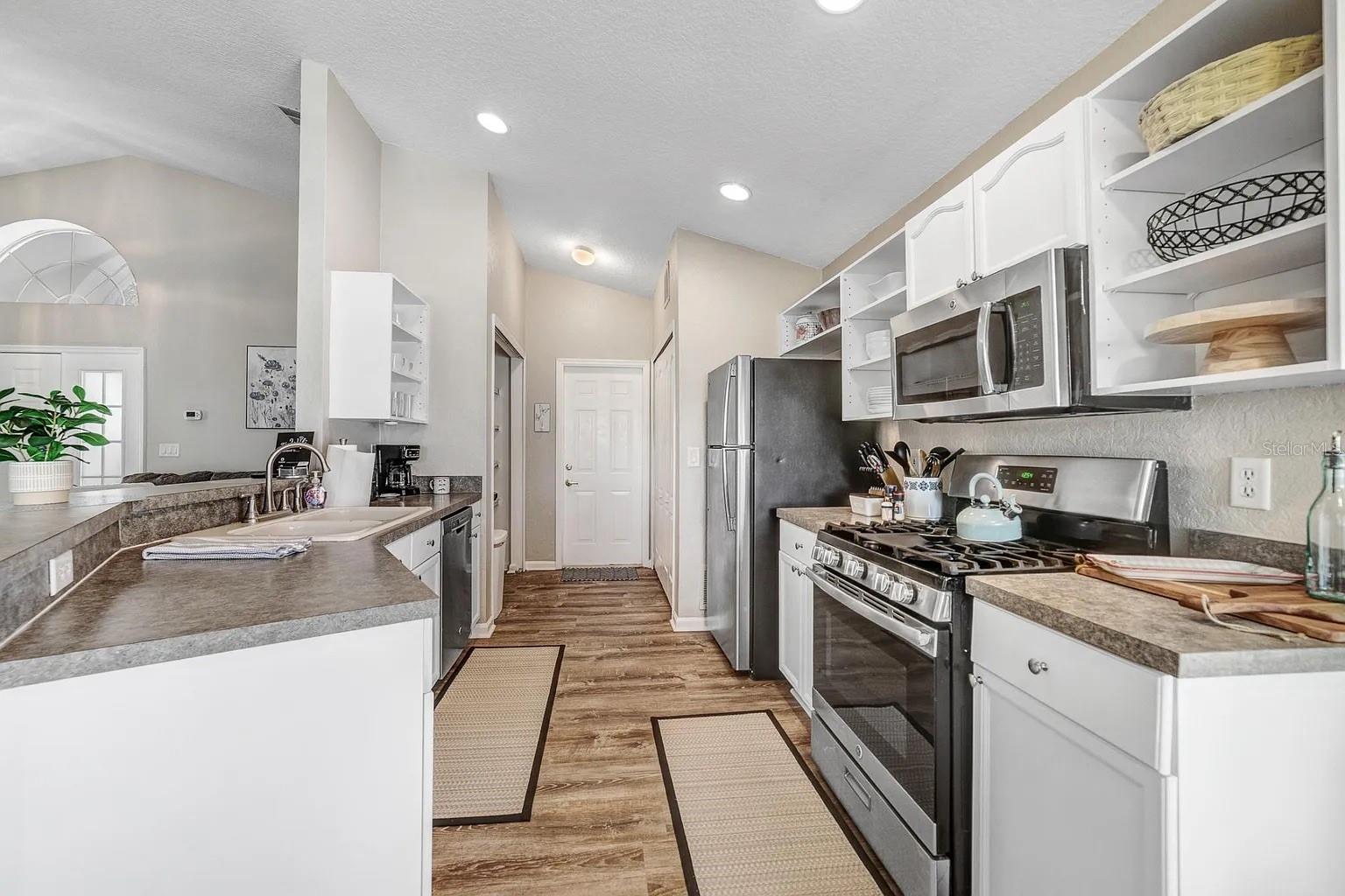 Image 6 of 23 For 15543 Bay Vista Drive