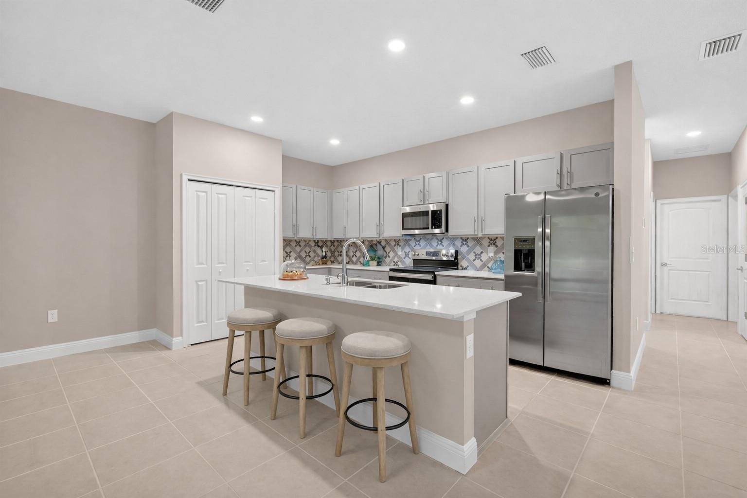 Image 14 of 34 For 27203 White Plains Way