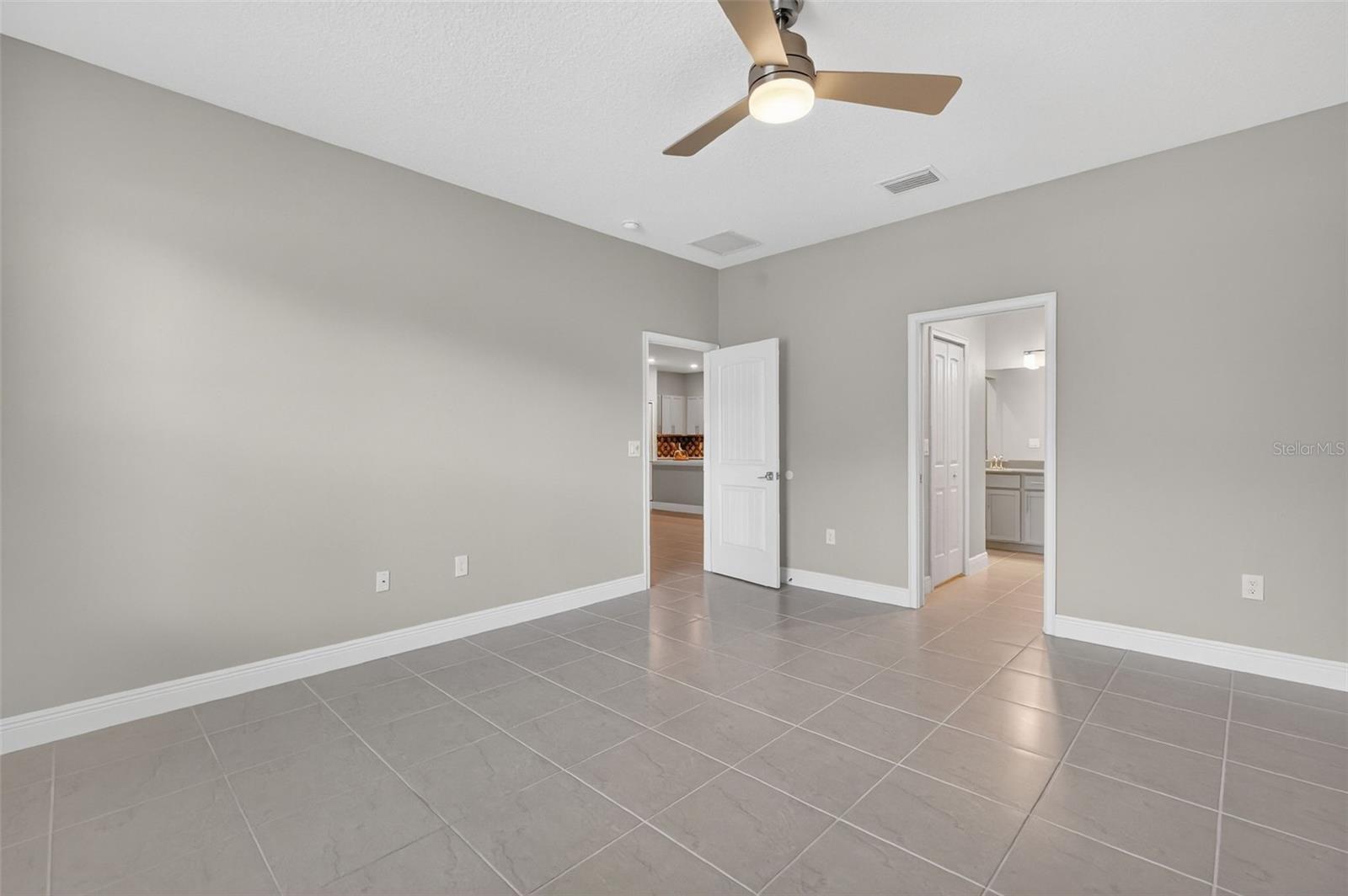 Image 21 of 34 For 27203 White Plains Way