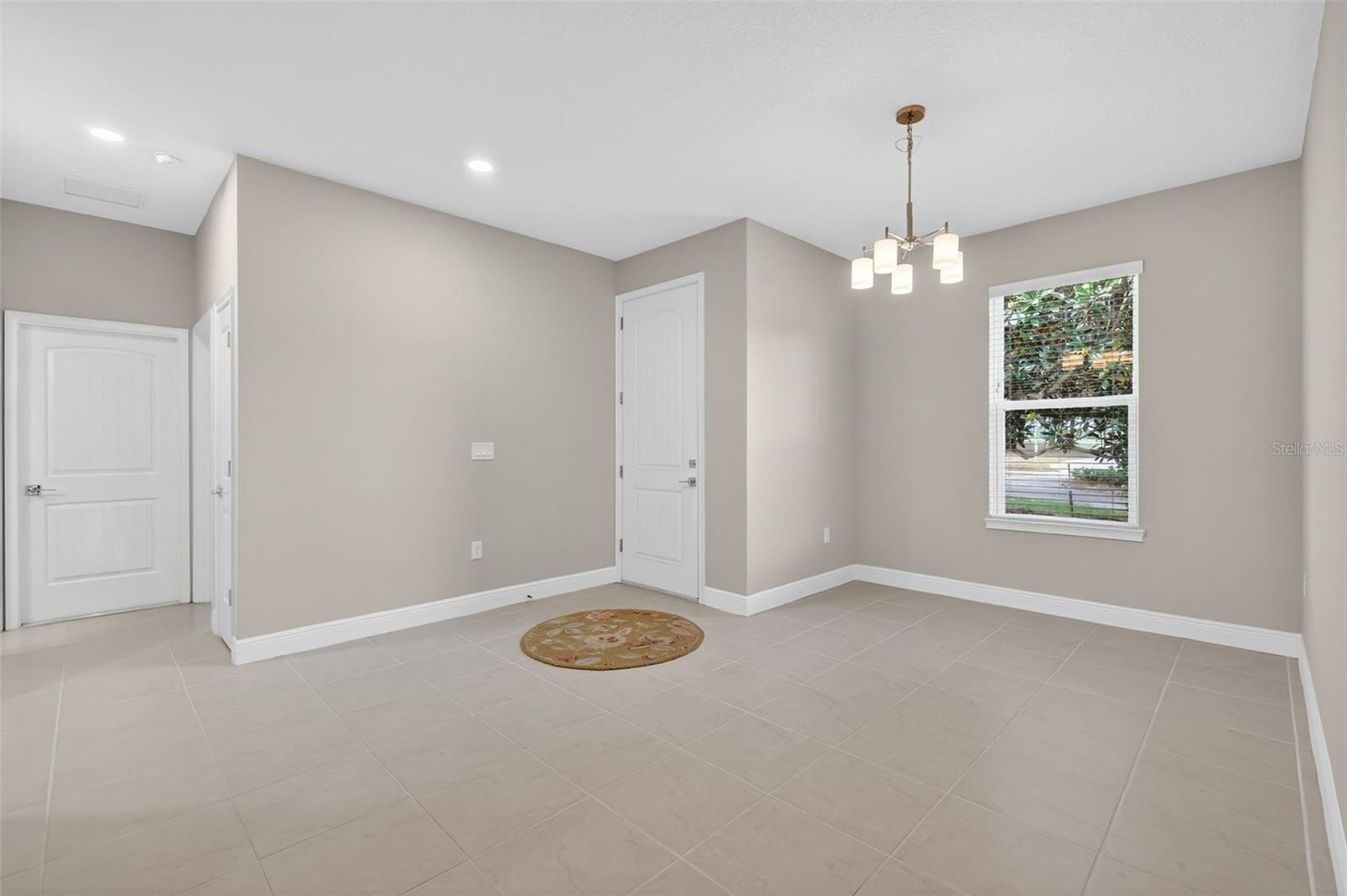 Image 7 of 34 For 27203 White Plains Way