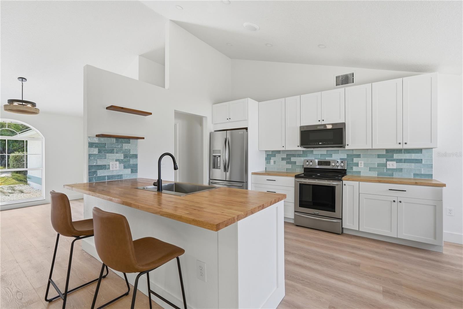 Image 5 of 21 For 36703 Sundance Drive