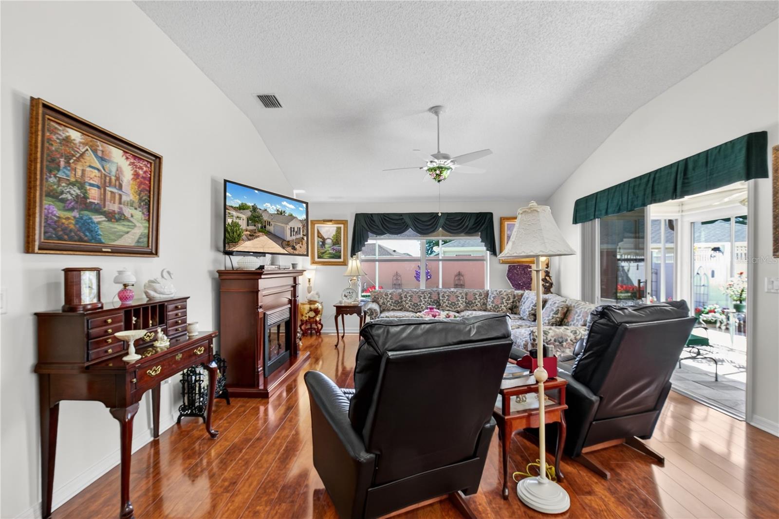 Image 7 of 53 For 1147 Elizabeth Court