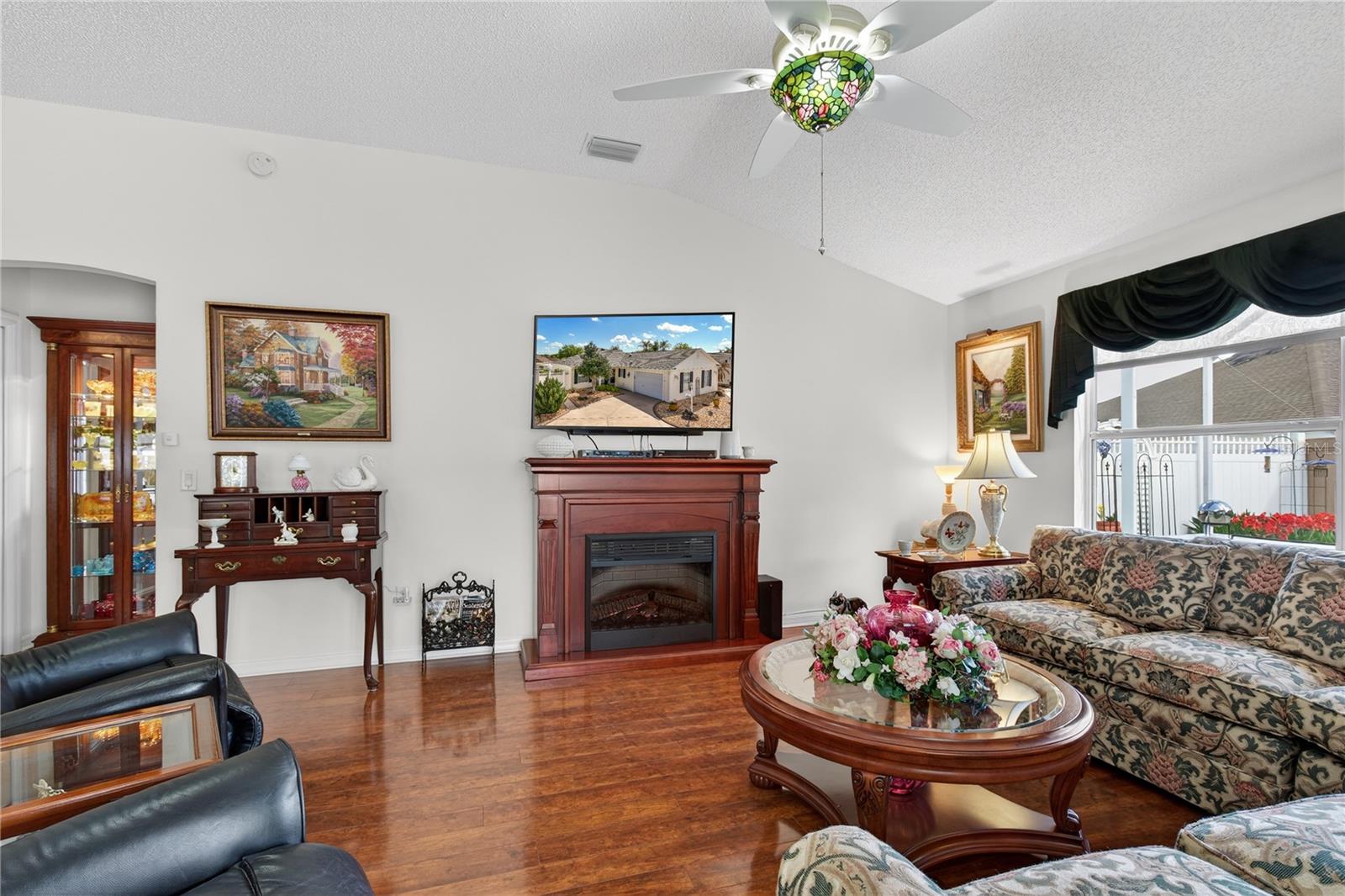 Image 8 of 53 For 1147 Elizabeth Court