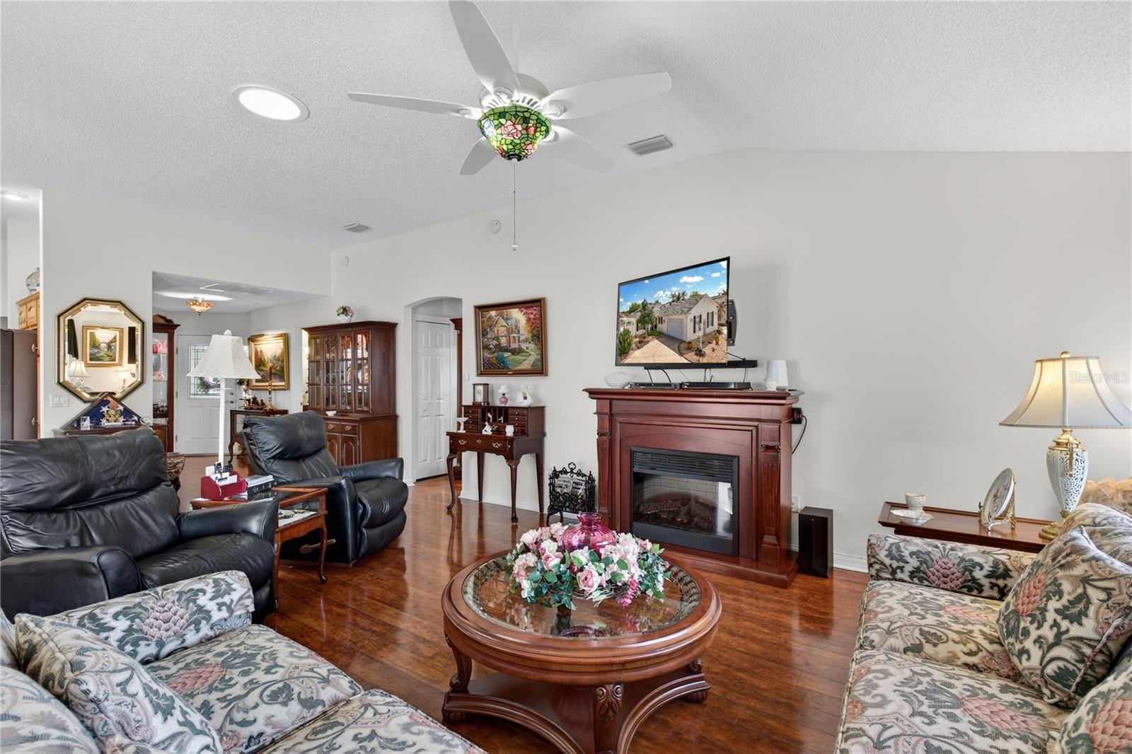 Image 9 of 53 For 1147 Elizabeth Court