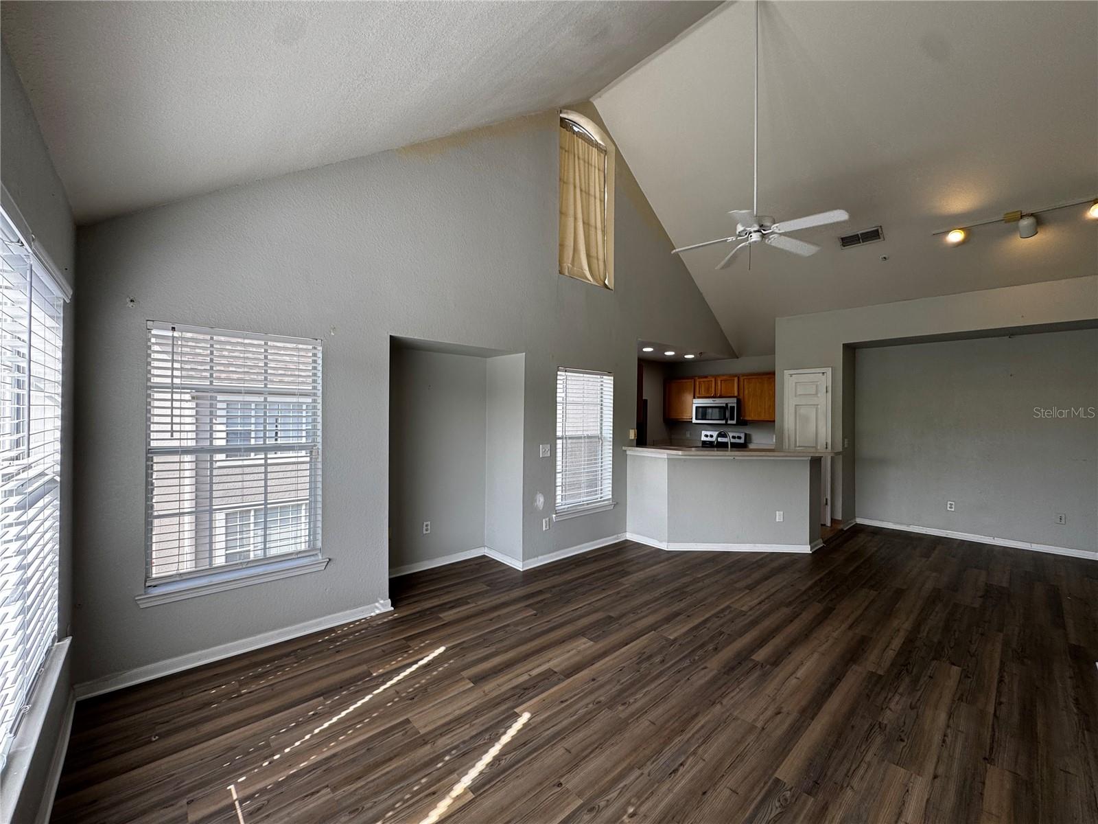 Image 11 of 30 For 9141 Lee Vista Boulevard 307