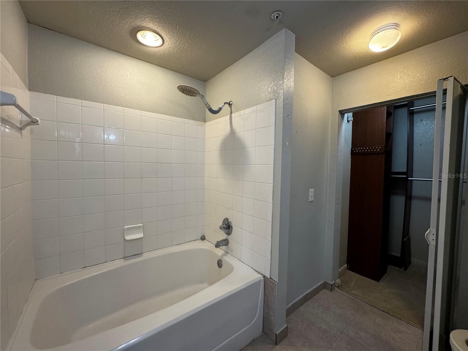 Image 17 of 30 For 9141 Lee Vista Boulevard 307