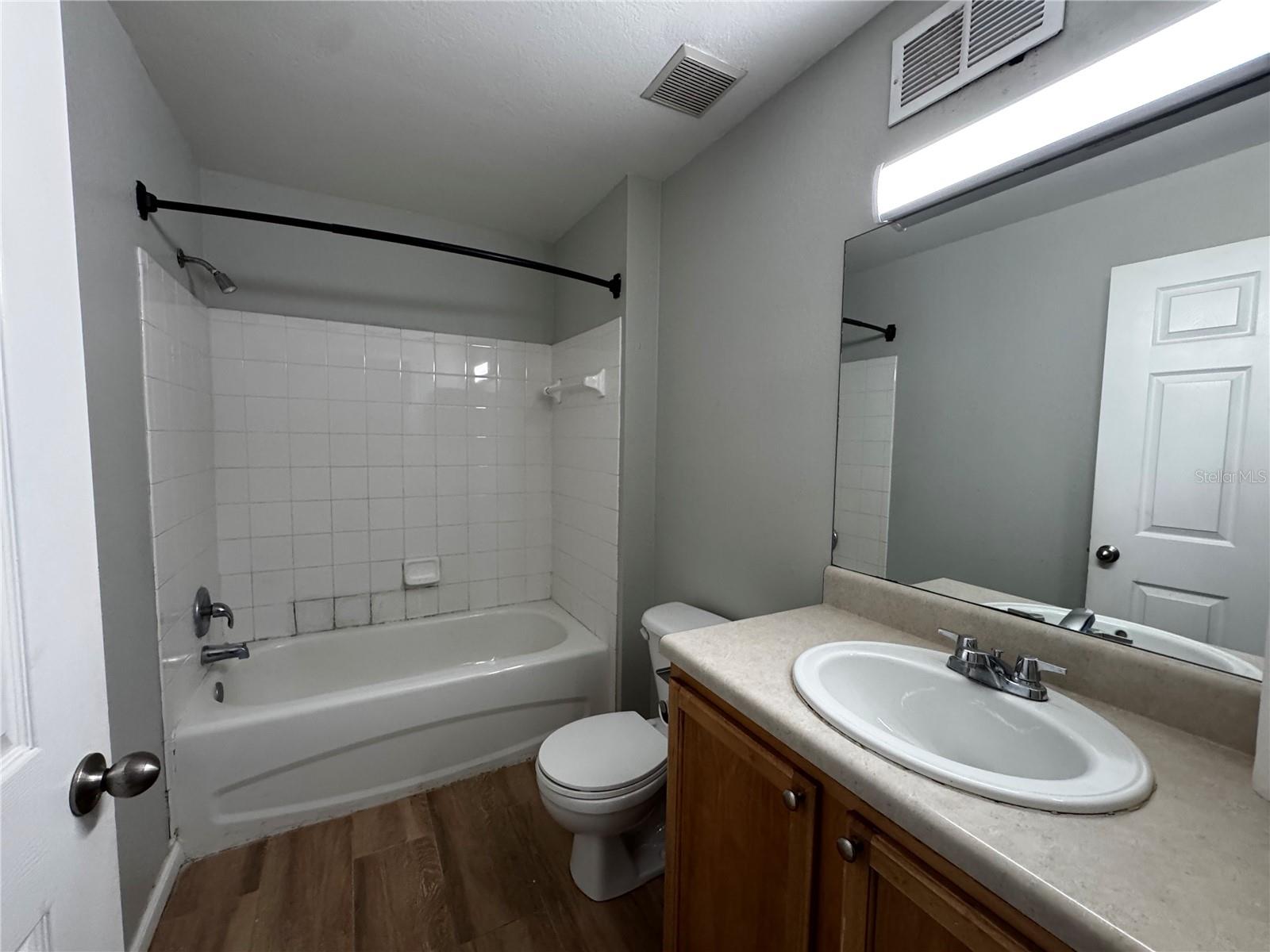 Image 21 of 30 For 9141 Lee Vista Boulevard 307