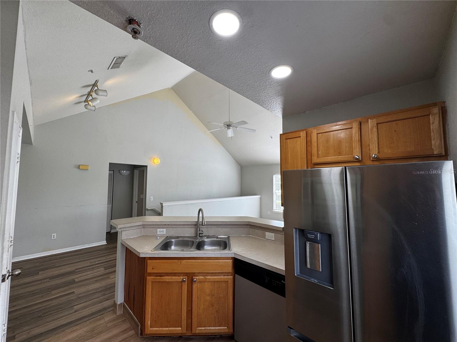 Image 9 of 30 For 9141 Lee Vista Boulevard 307