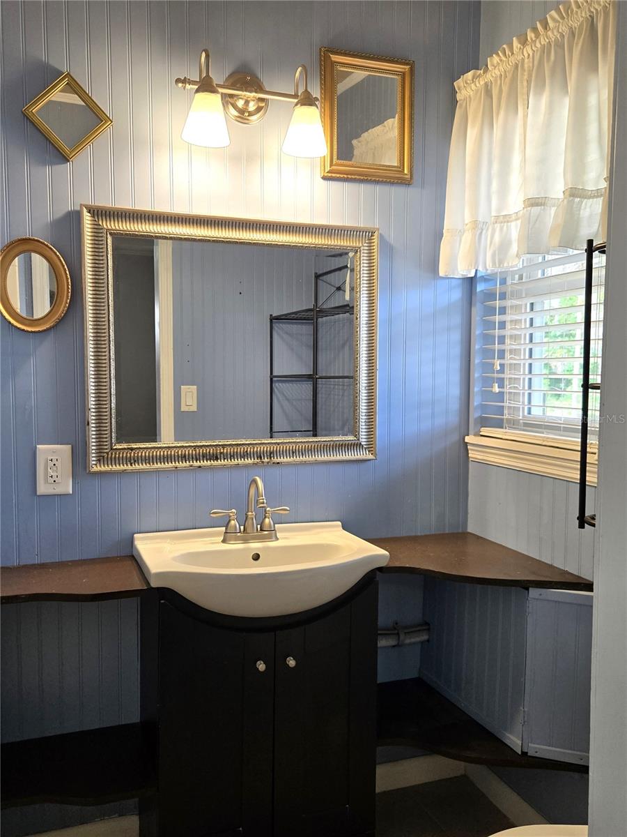 Image 12 of 21 For 506 Gottsche Avenue