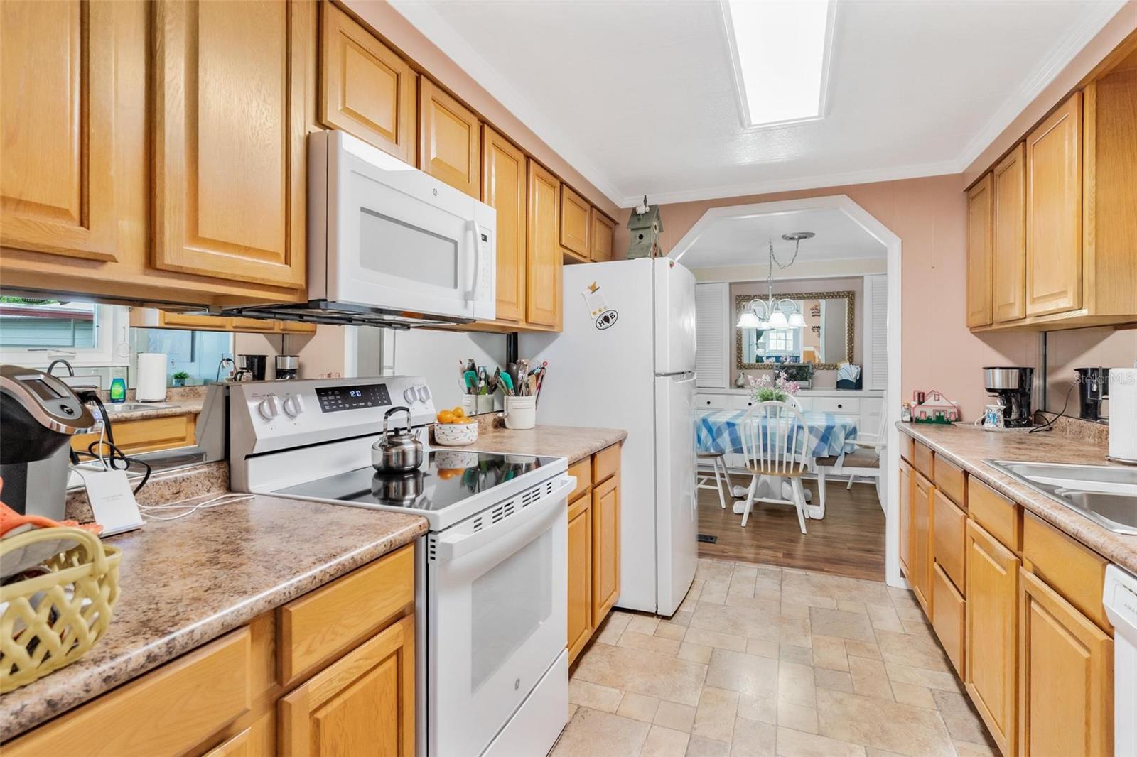 Image 14 of 47 For 2470 Karen Drive