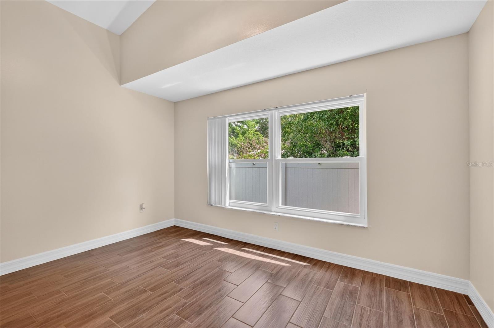 Image 12 of 33 For 11637 Lake Drive