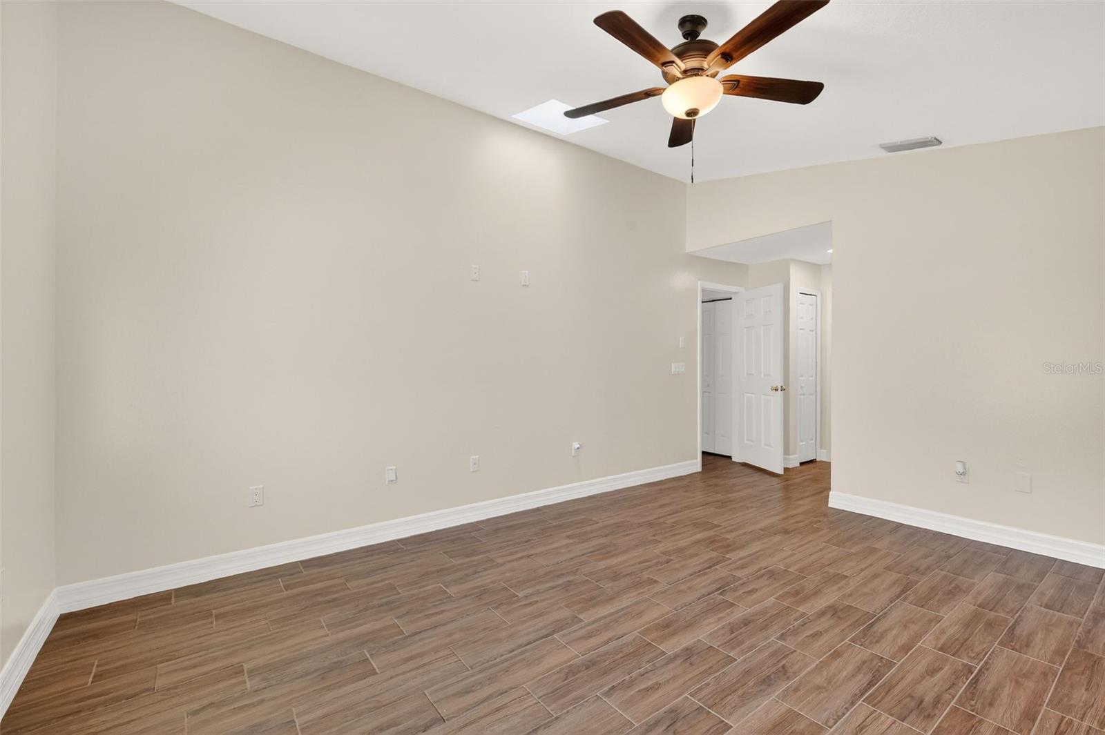 Image 15 of 33 For 11637 Lake Drive