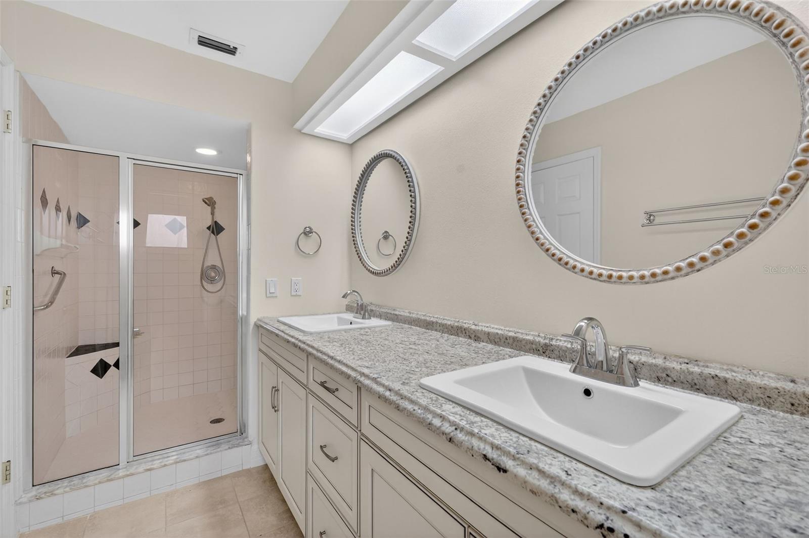 Image 17 of 33 For 11637 Lake Drive