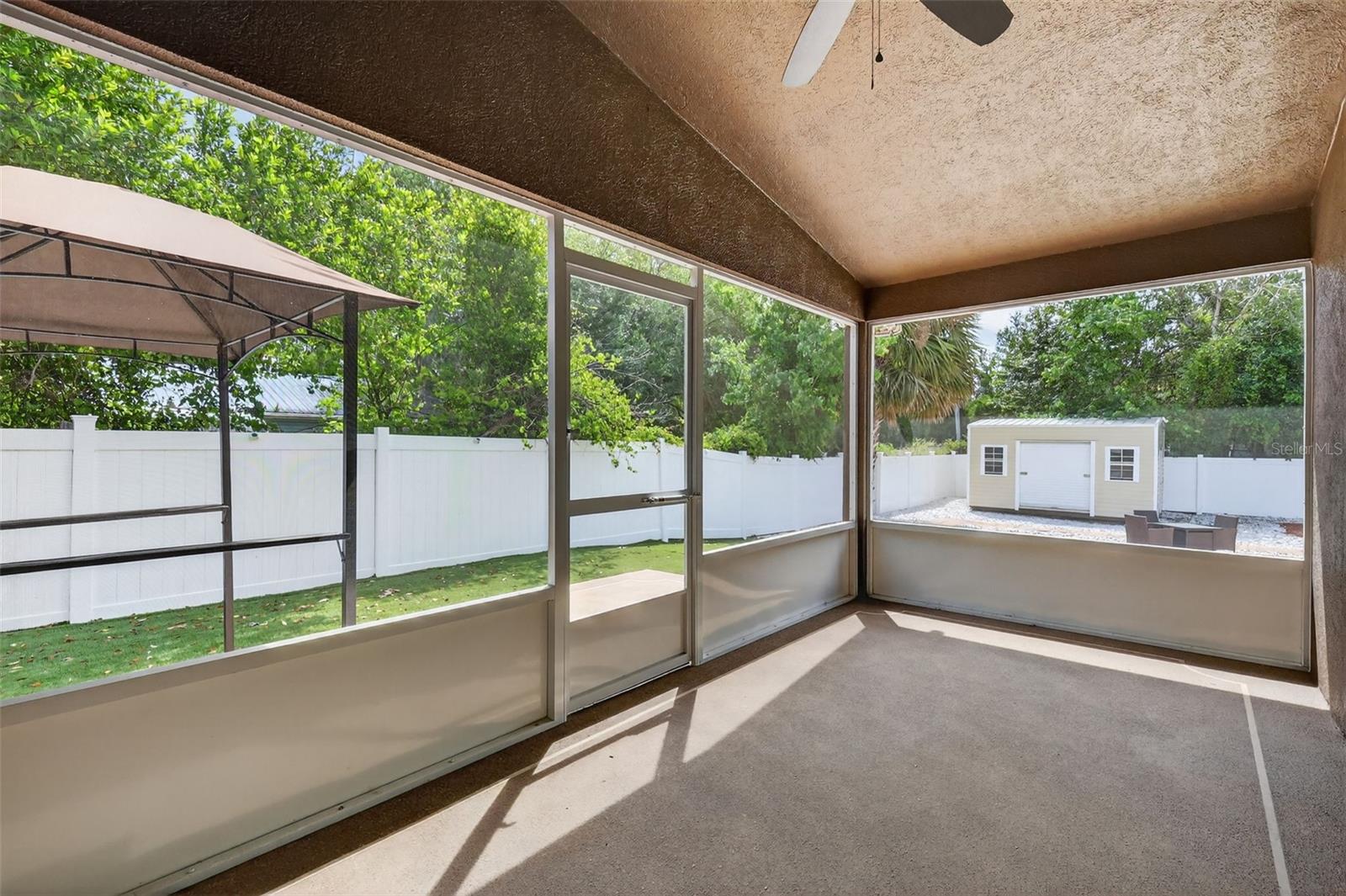 Image 22 of 33 For 11637 Lake Drive