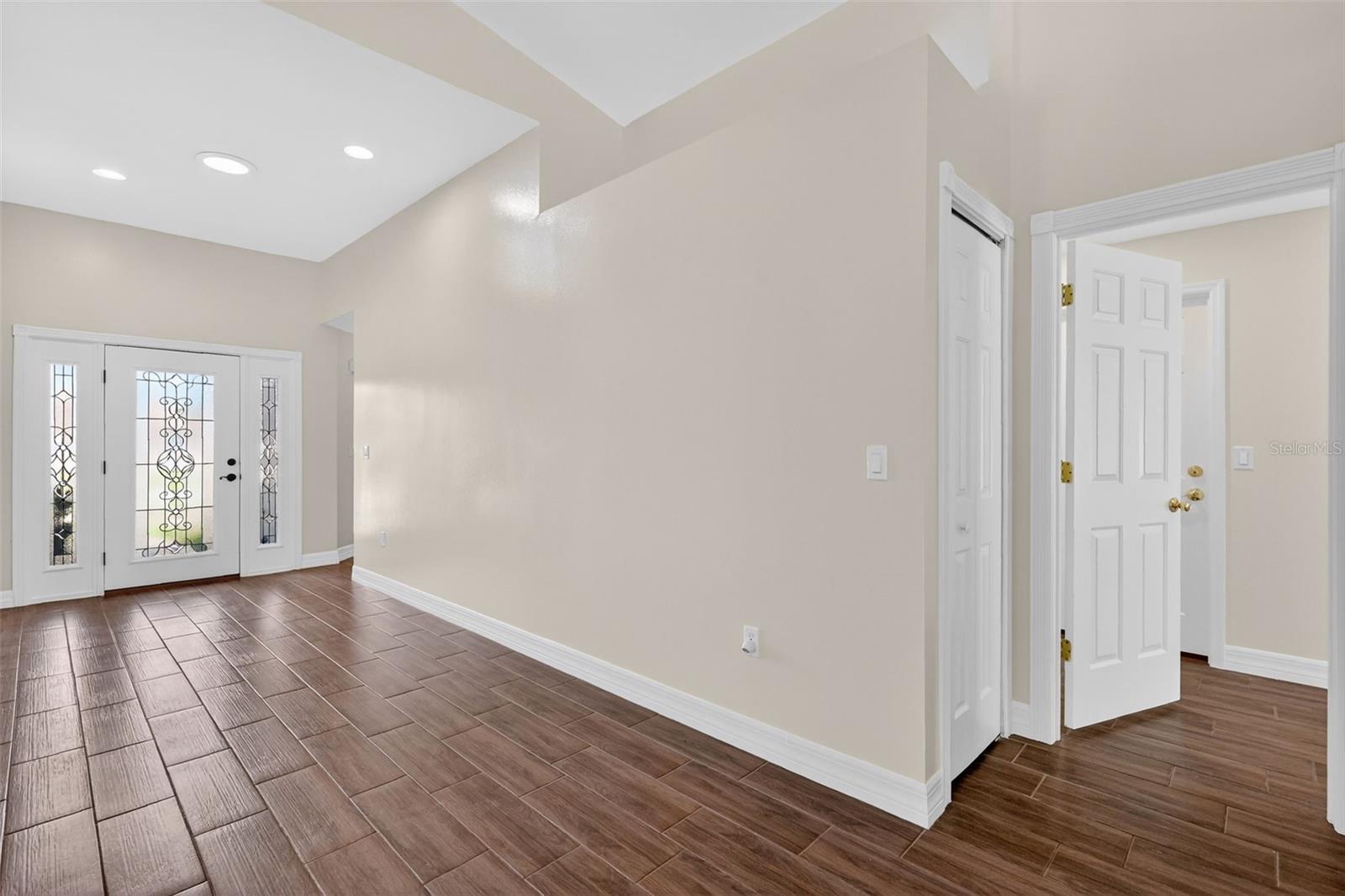 Image 7 of 33 For 11637 Lake Drive